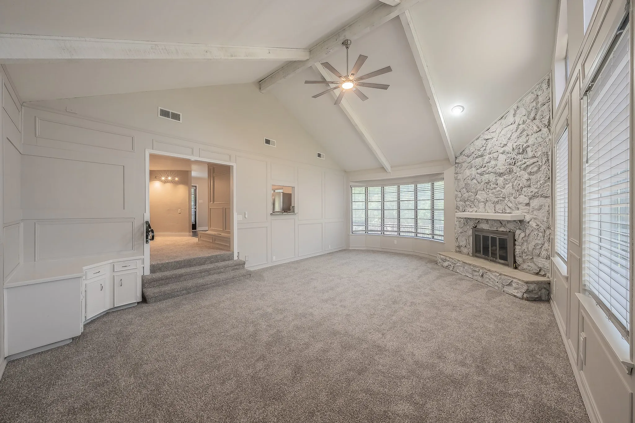 Single Family Residence For Sale in Tarrant County , 1724 Prestonwood Drive, Arlington, Texas 76012, 3 Bedroom, 3 Bathroom, 3 Garage spaces, 3,309 Sqft, built in 1900, mls#21279902, Real Estate Agent in Arlington, Homes For Sale in Tarrant county, Homes For Sale in Arlington, Realtor in Arlington Texas, Real Estate Brokerage Independent Realty Texas, Luminita Cordes Realtor