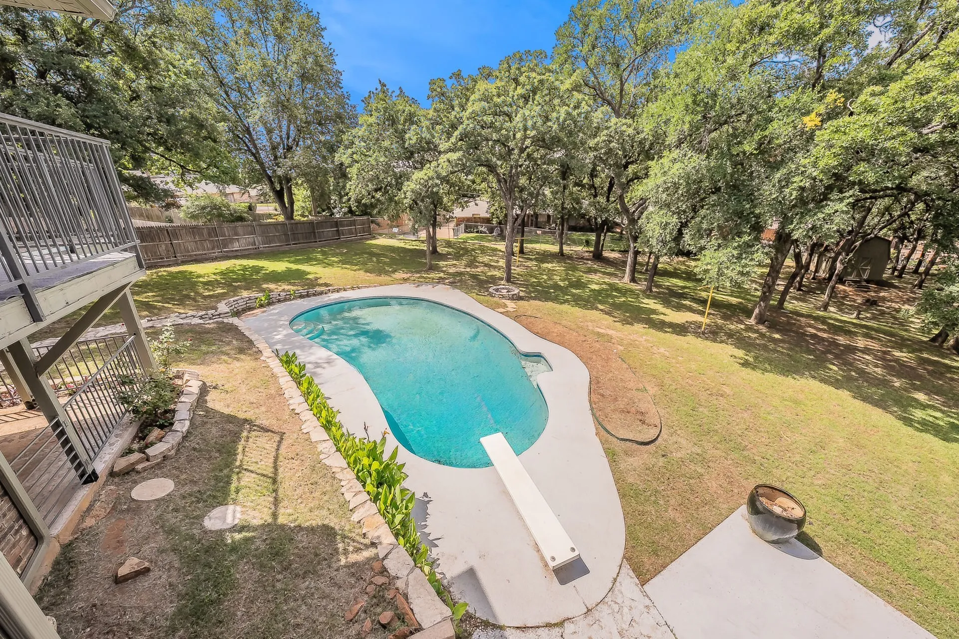 Single Family Residence For Sale in Tarrant County , 1724 Prestonwood Drive, Arlington, Texas 76012, 3 Bedroom, 3 Bathroom, 3 Garage spaces, 3,309 Sqft, built in 1900, mls#21279902, Real Estate Agent in Arlington, Homes For Sale in Tarrant county, Homes For Sale in Arlington, Realtor in Arlington Texas, Real Estate Brokerage Independent Realty Texas, Luminita Cordes Realtor