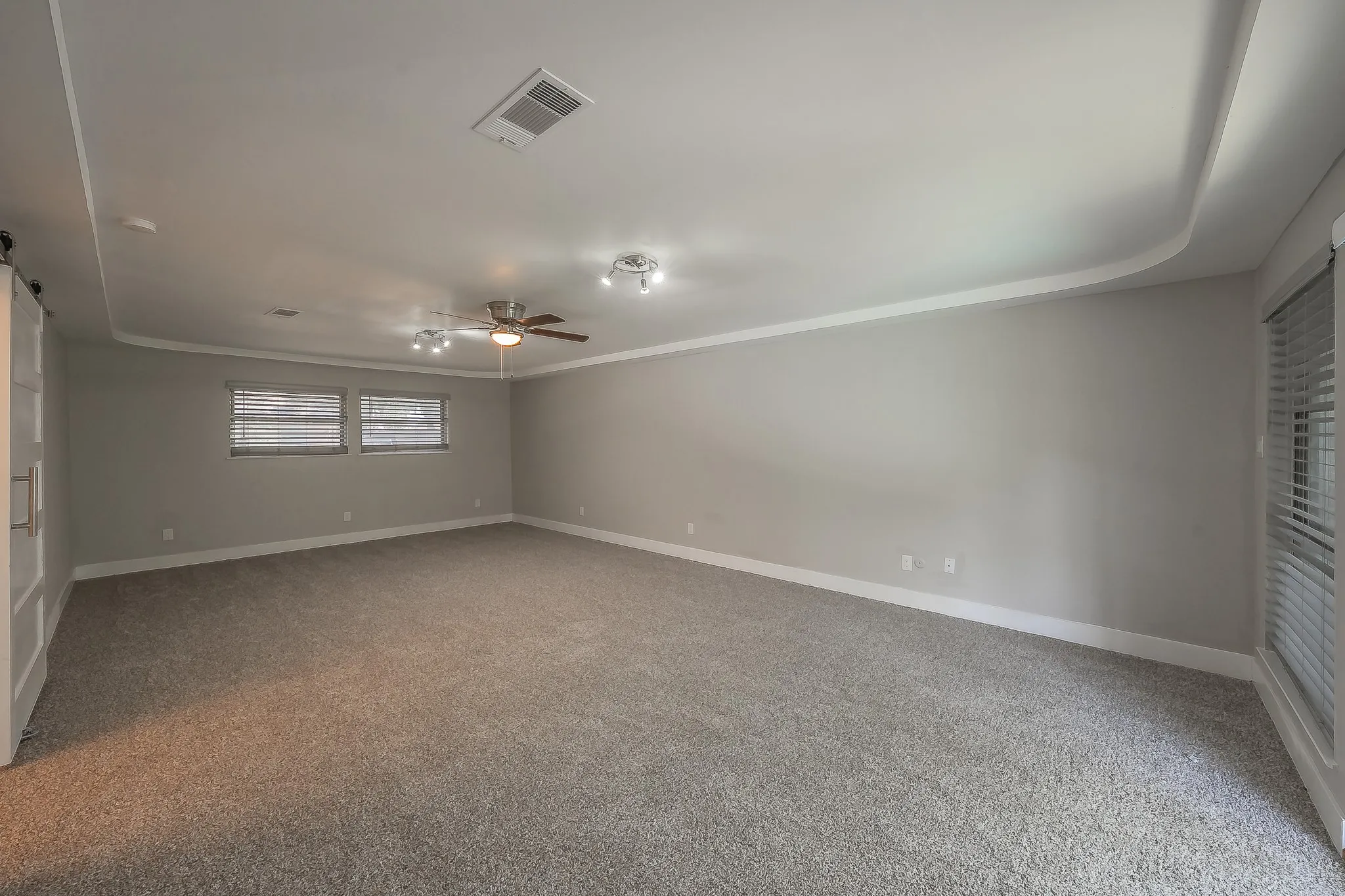 Single Family Residence For Sale in Tarrant County , 1724 Prestonwood Drive, Arlington, Texas 76012, 3 Bedroom, 3 Bathroom, 3 Garage spaces, 3,309 Sqft, built in 1900, mls#21279902, Real Estate Agent in Arlington, Homes For Sale in Tarrant county, Homes For Sale in Arlington, Realtor in Arlington Texas, Real Estate Brokerage Independent Realty Texas, Luminita Cordes Realtor