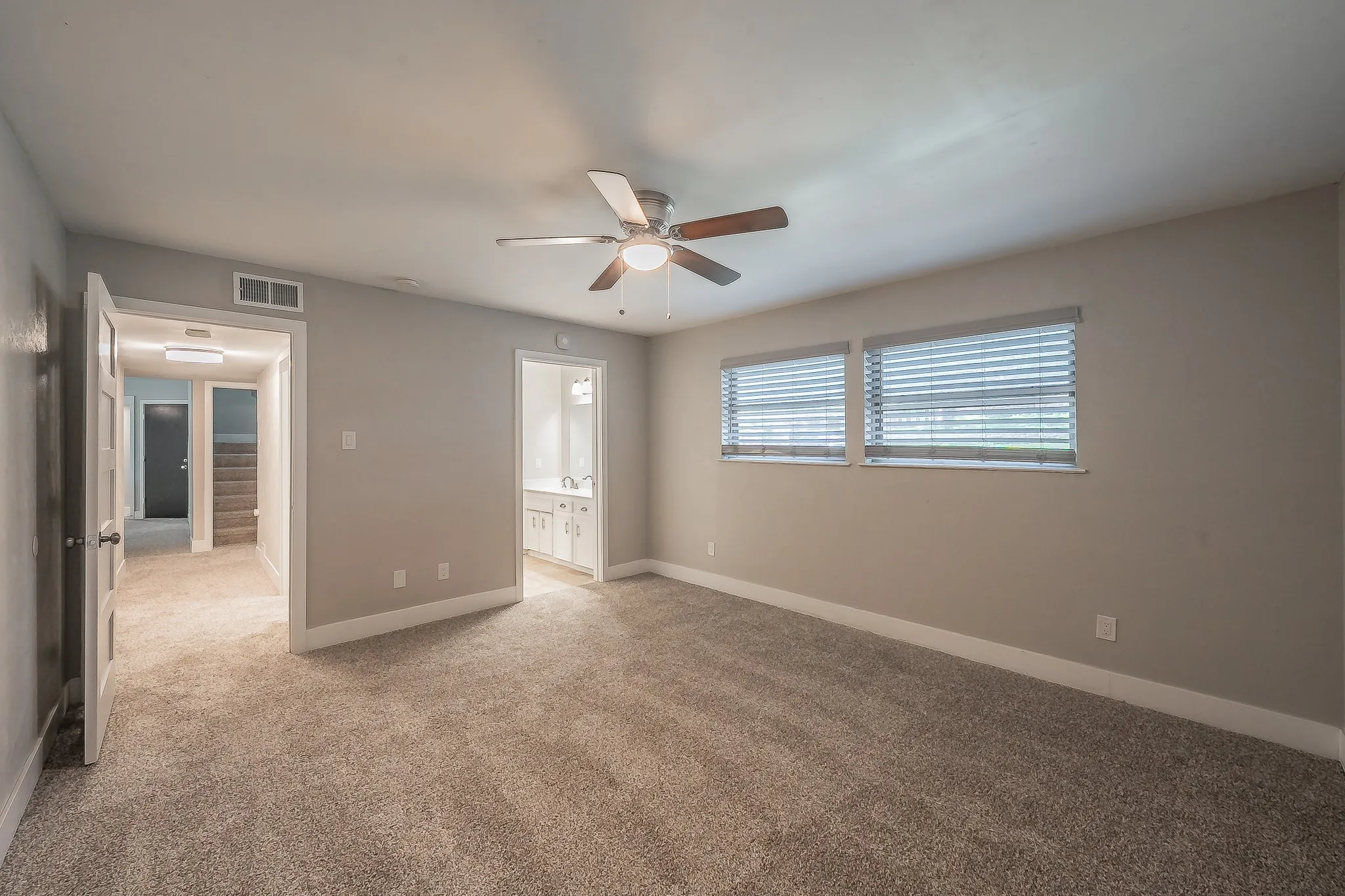Single Family Residence For Sale in Tarrant County , 1724 Prestonwood Drive, Arlington, Texas 76012, 3 Bedroom, 3 Bathroom, 3 Garage spaces, 3,309 Sqft, built in 1900, mls#21279902, Real Estate Agent in Arlington, Homes For Sale in Tarrant county, Homes For Sale in Arlington, Realtor in Arlington Texas, Real Estate Brokerage Independent Realty Texas, Luminita Cordes Realtor
