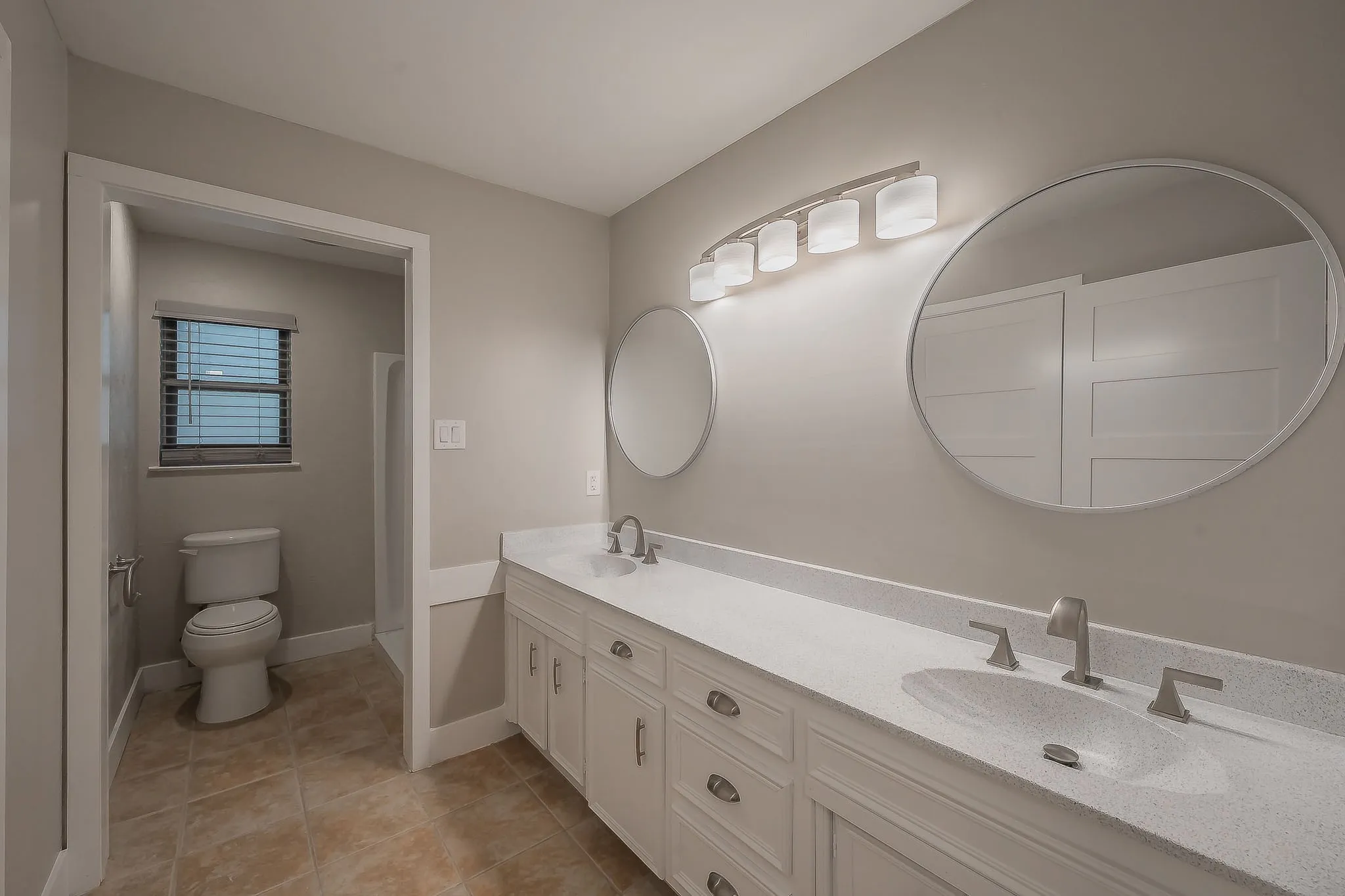 Single Family Residence For Sale in Tarrant County , 1724 Prestonwood Drive, Arlington, Texas 76012, 3 Bedroom, 3 Bathroom, 3 Garage spaces, 3,309 Sqft, built in 1900, mls#21279902, Real Estate Agent in Arlington, Homes For Sale in Tarrant county, Homes For Sale in Arlington, Realtor in Arlington Texas, Real Estate Brokerage Independent Realty Texas, Luminita Cordes Realtor