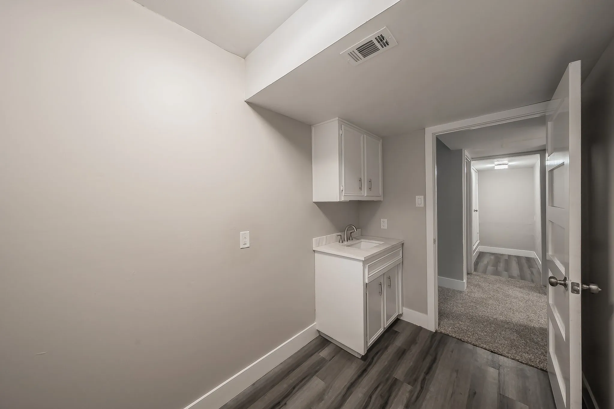 Single Family Residence For Sale in Tarrant County , 1724 Prestonwood Drive, Arlington, Texas 76012, 3 Bedroom, 3 Bathroom, 3 Garage spaces, 3,309 Sqft, built in 1900, mls#21279902, Real Estate Agent in Arlington, Homes For Sale in Tarrant county, Homes For Sale in Arlington, Realtor in Arlington Texas, Real Estate Brokerage Independent Realty Texas, Luminita Cordes Realtor