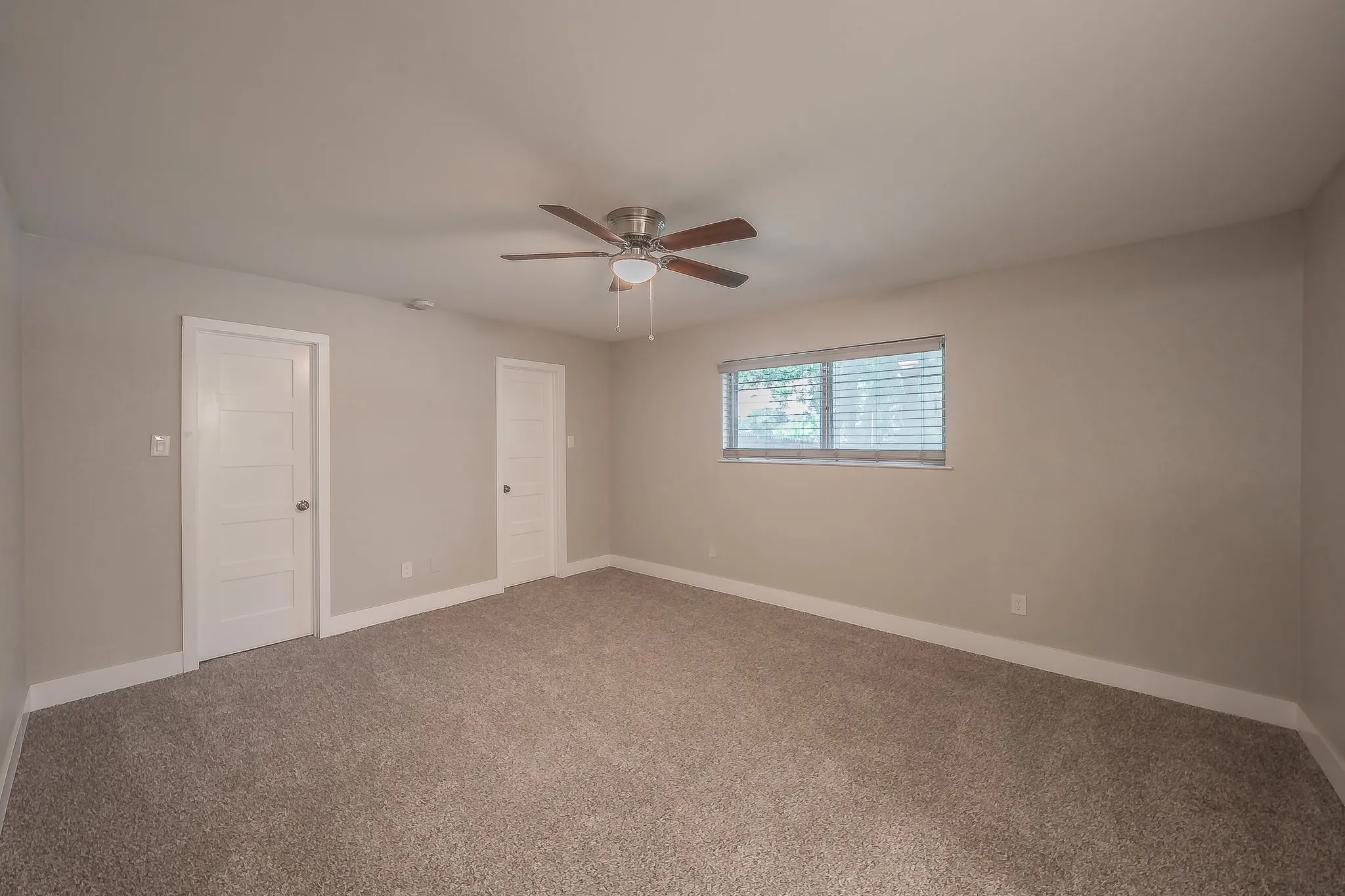 Single Family Residence For Sale in Tarrant County , 1724 Prestonwood Drive, Arlington, Texas 76012, 3 Bedroom, 3 Bathroom, 3 Garage spaces, 3,309 Sqft, built in 1900, mls#21279902, Real Estate Agent in Arlington, Homes For Sale in Tarrant county, Homes For Sale in Arlington, Realtor in Arlington Texas, Real Estate Brokerage Independent Realty Texas, Luminita Cordes Realtor