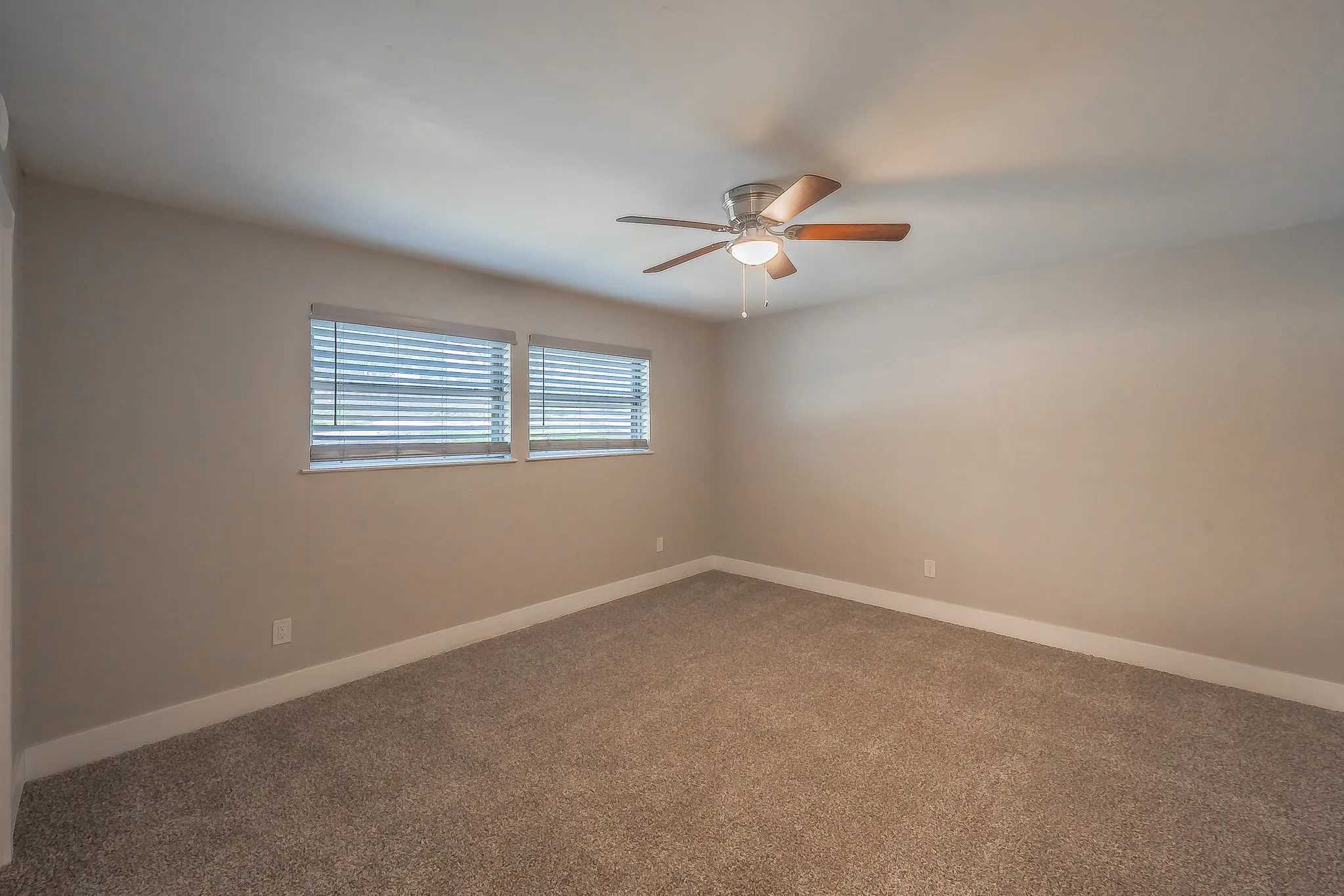 Single Family Residence For Sale in Tarrant County , 1724 Prestonwood Drive, Arlington, Texas 76012, 3 Bedroom, 3 Bathroom, 3 Garage spaces, 3,309 Sqft, built in 1900, mls#21279902, Real Estate Agent in Arlington, Homes For Sale in Tarrant county, Homes For Sale in Arlington, Realtor in Arlington Texas, Real Estate Brokerage Independent Realty Texas, Luminita Cordes Realtor
