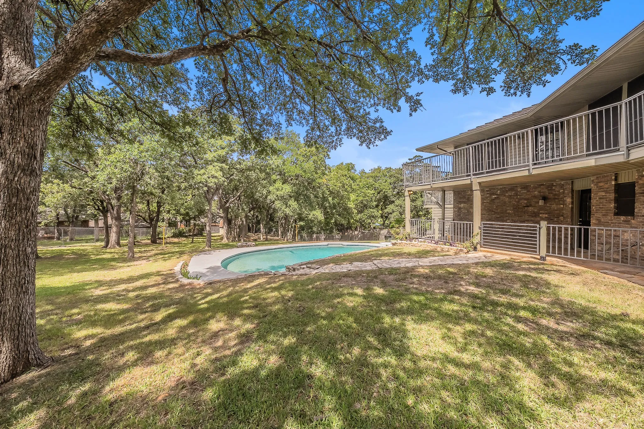 Single Family Residence For Sale in Tarrant County , 1724 Prestonwood Drive, Arlington, Texas 76012, 3 Bedroom, 3 Bathroom, 3 Garage spaces, 3,309 Sqft, built in 1900, mls#21279902, Real Estate Agent in Arlington, Homes For Sale in Tarrant county, Homes For Sale in Arlington, Realtor in Arlington Texas, Real Estate Brokerage Independent Realty Texas, Luminita Cordes Realtor
