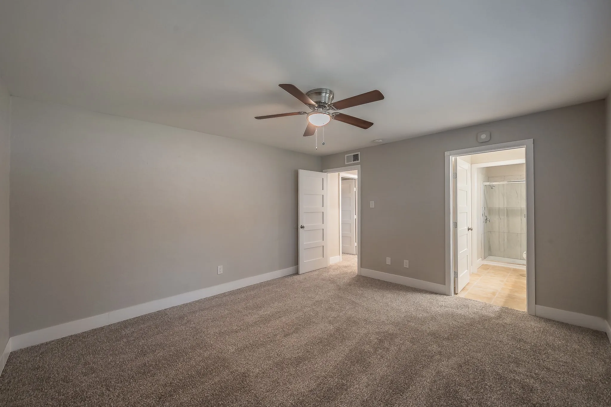 Single Family Residence For Sale in Tarrant County , 1724 Prestonwood Drive, Arlington, Texas 76012, 3 Bedroom, 3 Bathroom, 3 Garage spaces, 3,309 Sqft, built in 1900, mls#21279902, Real Estate Agent in Arlington, Homes For Sale in Tarrant county, Homes For Sale in Arlington, Realtor in Arlington Texas, Real Estate Brokerage Independent Realty Texas, Luminita Cordes Realtor