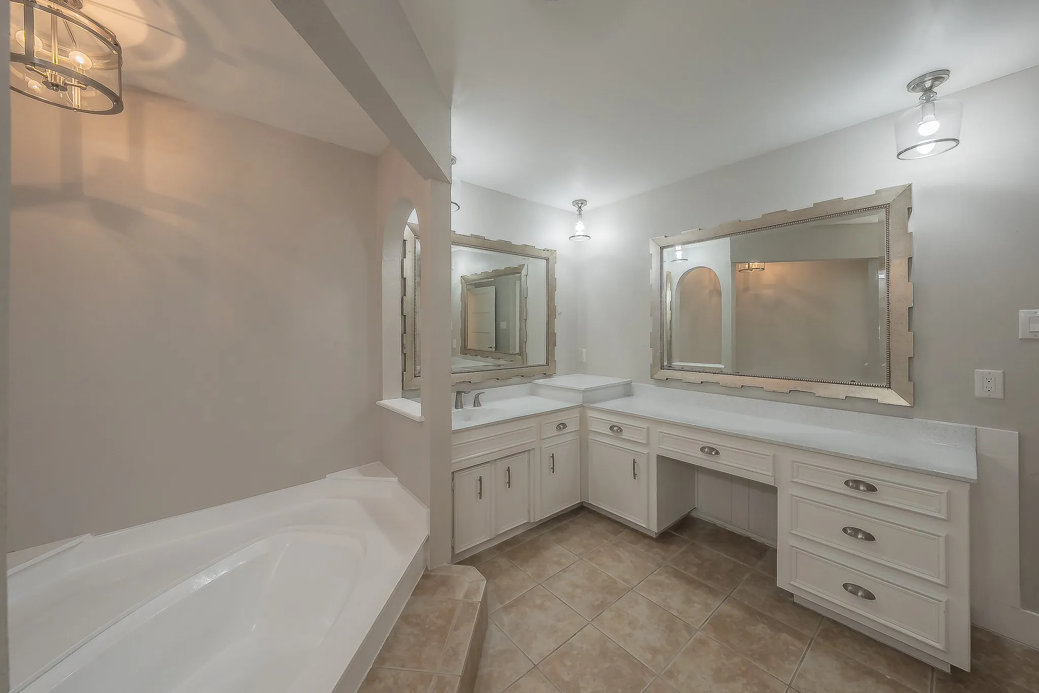 Single Family Residence For Sale in Tarrant County , 1724 Prestonwood Drive, Arlington, Texas 76012, 3 Bedroom, 3 Bathroom, 3 Garage spaces, 3,309 Sqft, built in 1900, mls#21279902, Real Estate Agent in Arlington, Homes For Sale in Tarrant county, Homes For Sale in Arlington, Realtor in Arlington Texas, Real Estate Brokerage Independent Realty Texas, Luminita Cordes Realtor