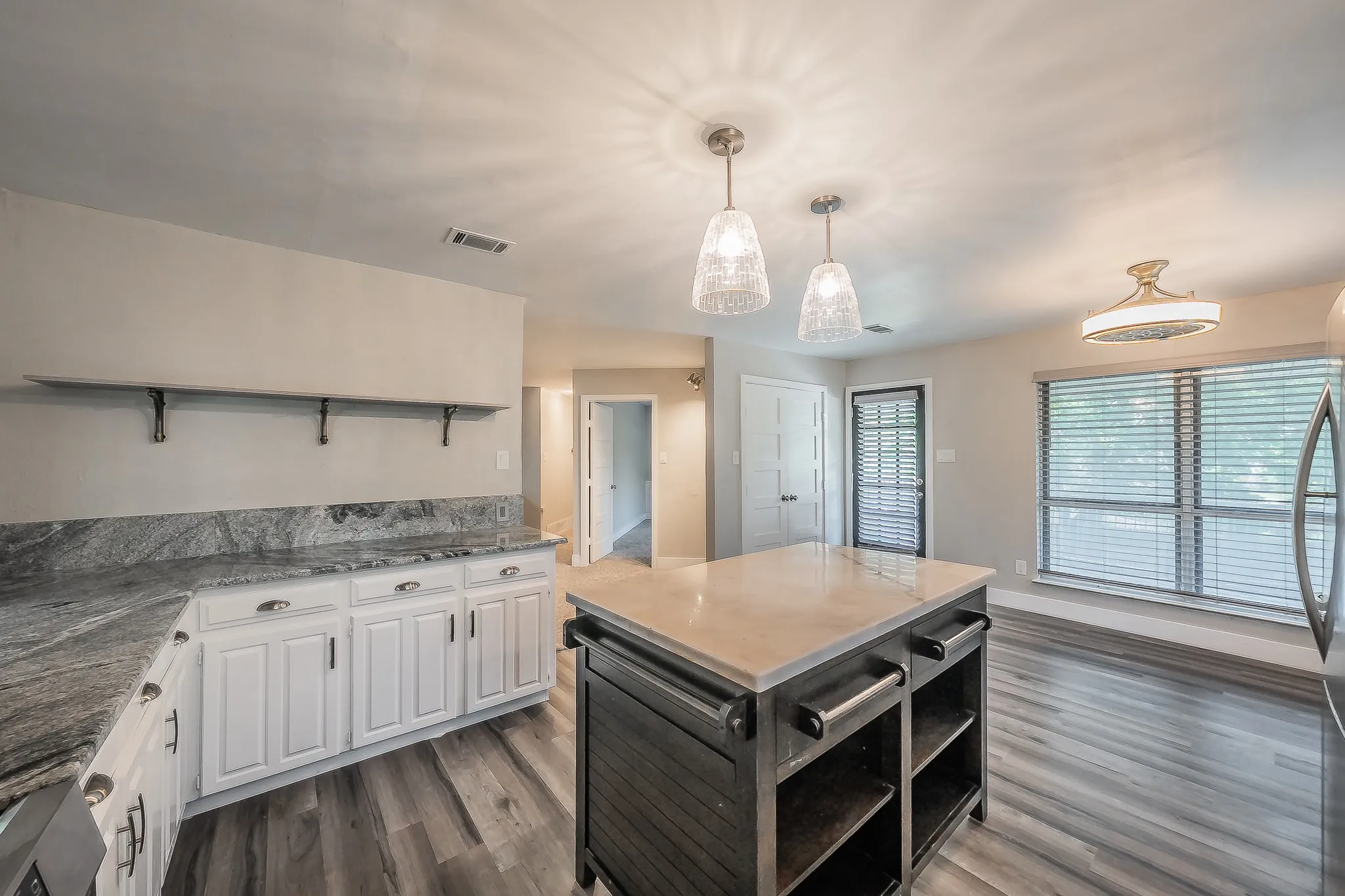Single Family Residence For Sale in Tarrant County , 1724 Prestonwood Drive, Arlington, Texas 76012, 3 Bedroom, 3 Bathroom, 3 Garage spaces, 3,309 Sqft, built in 1900, mls#21279902, Real Estate Agent in Arlington, Homes For Sale in Tarrant county, Homes For Sale in Arlington, Realtor in Arlington Texas, Real Estate Brokerage Independent Realty Texas, Luminita Cordes Realtor