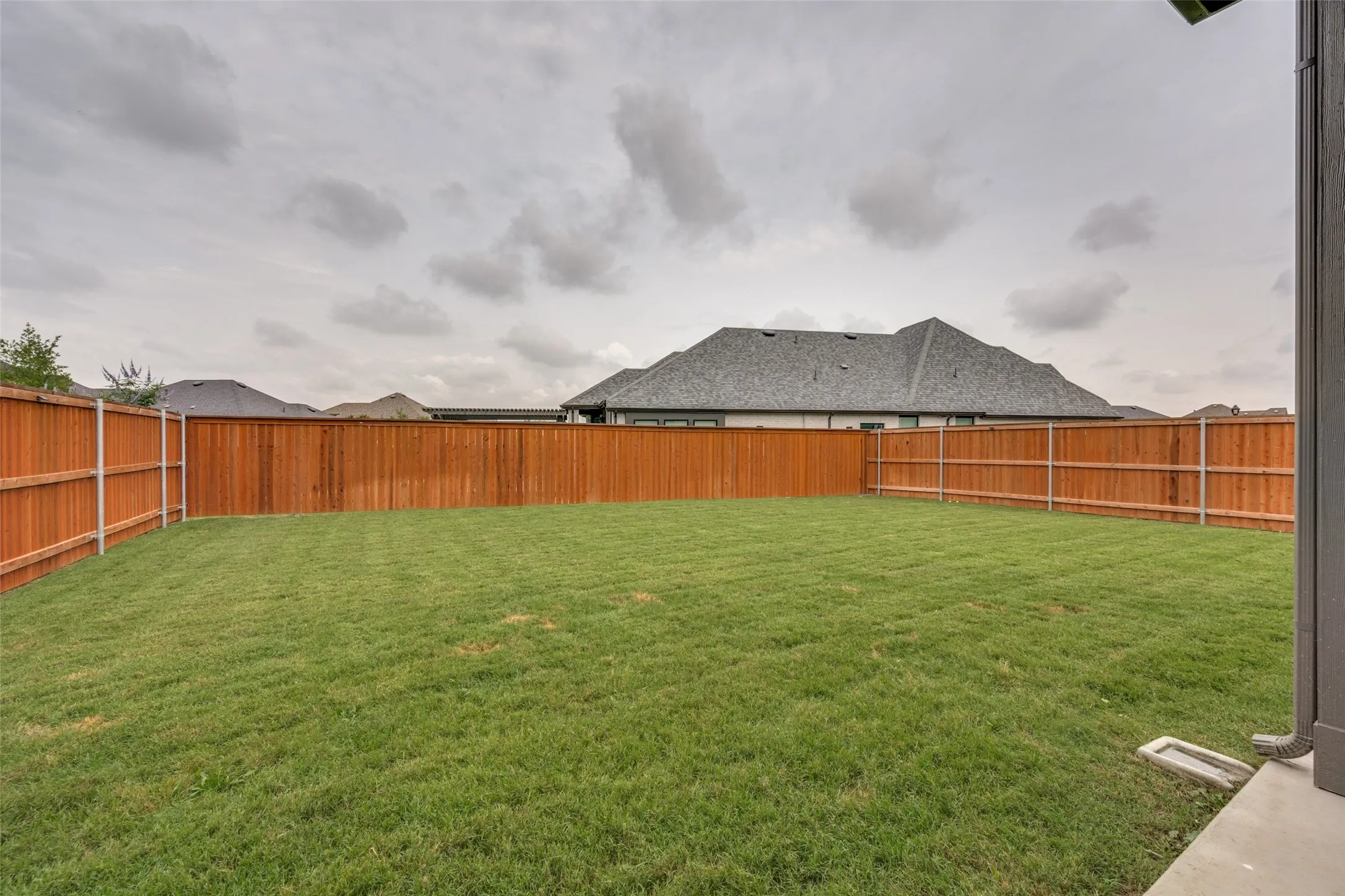 Single Family Residence For Sale in Ellis County , 1806 Hidden Water Trail, Midlothian, Texas 76065, 3 Bedroom, 2 Bathroom, 2 Garage spaces, 1,858 Sqft, built in 2023, mls#21275508, Real Estate Agent in Midlothian, Homes For Sale in Ellis county, Homes For Sale in Midlothian, Realtor in Midlothian Texas, Real Estate Brokerage Independent Realty Texas, Luminita Cordes Realtor