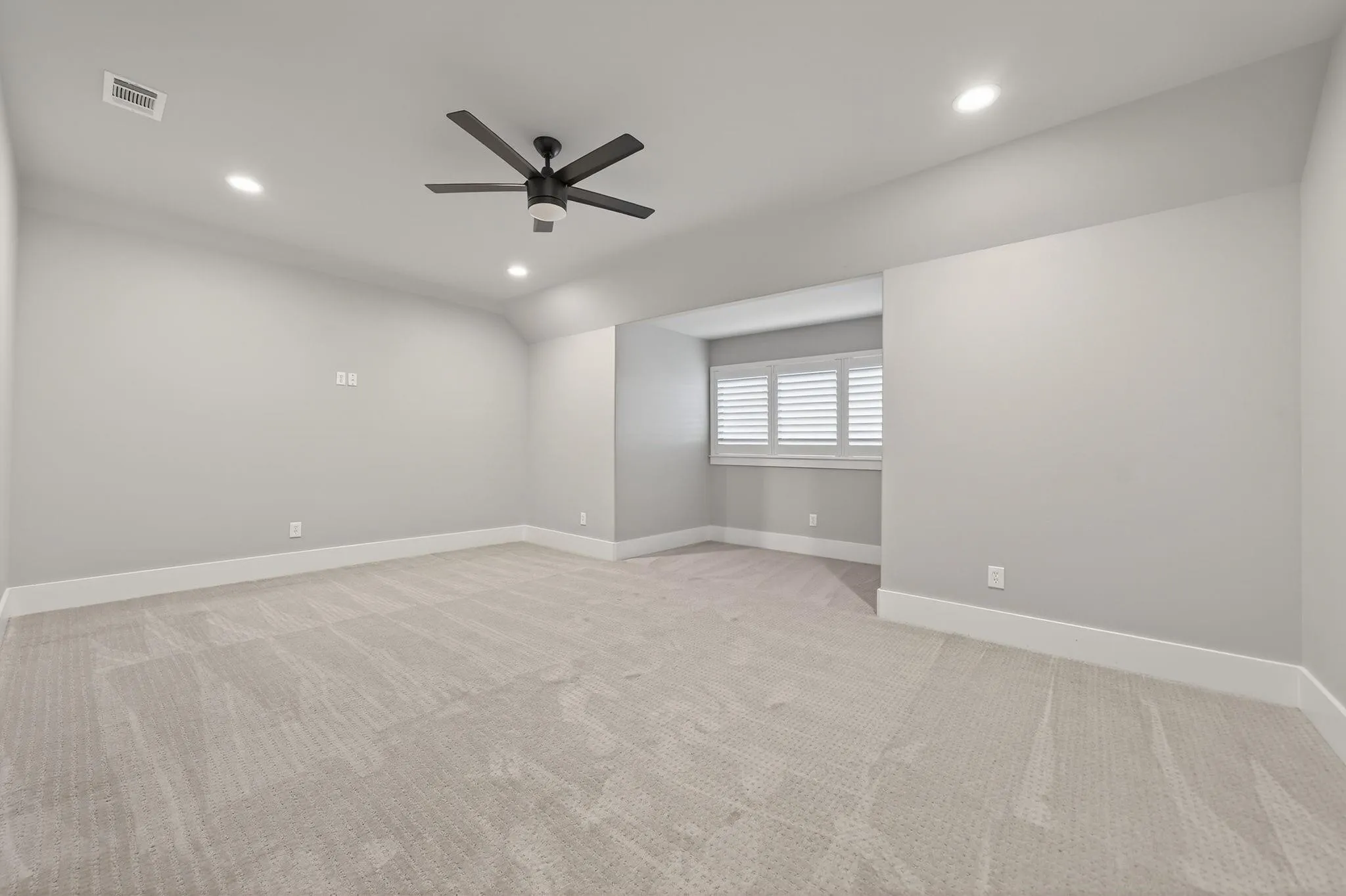 Single Family Residence For Sale in Rockwall County , 1570 Winding Creek Lane, Rockwall, Texas 75032, 5 Bedroom, 6 Bathroom, 3 Garage spaces, 4,563 Sqft, built in 2017, mls#21278940, Real Estate Agent in Rockwall, Homes For Sale in Rockwall county, Homes For Sale in Rockwall, Realtor in Rockwall Texas, Real Estate Brokerage Independent Realty Texas, Luminita Cordes Realtor
