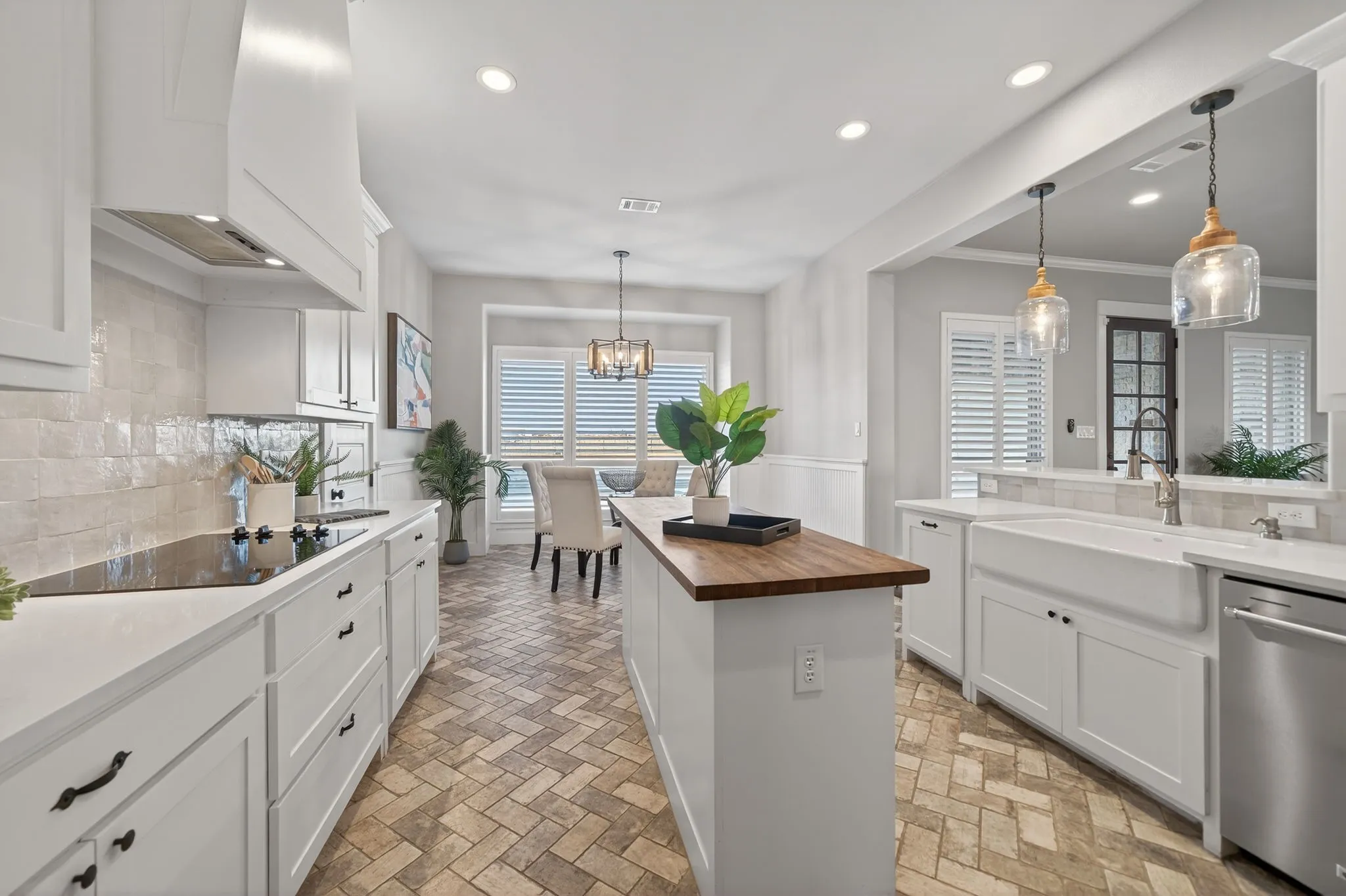 Single Family Residence For Sale in Rockwall County , 1570 Winding Creek Lane, Rockwall, Texas 75032, 5 Bedroom, 6 Bathroom, 3 Garage spaces, 4,563 Sqft, built in 2017, mls#21278940, Real Estate Agent in Rockwall, Homes For Sale in Rockwall county, Homes For Sale in Rockwall, Realtor in Rockwall Texas, Real Estate Brokerage Independent Realty Texas, Luminita Cordes Realtor