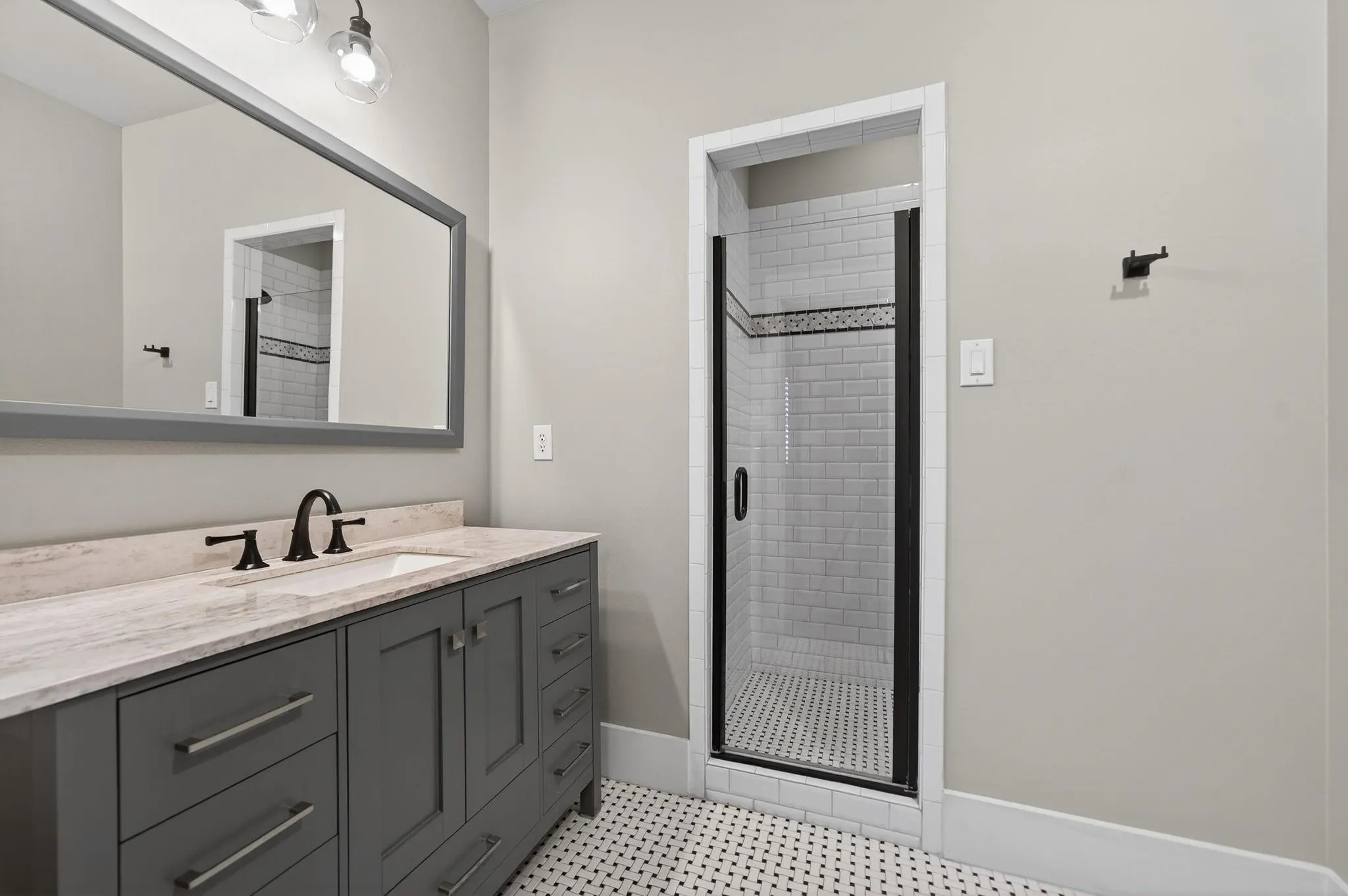 Single Family Residence For Sale in Rockwall County , 1570 Winding Creek Lane, Rockwall, Texas 75032, 5 Bedroom, 6 Bathroom, 3 Garage spaces, 4,563 Sqft, built in 2017, mls#21278940, Real Estate Agent in Rockwall, Homes For Sale in Rockwall county, Homes For Sale in Rockwall, Realtor in Rockwall Texas, Real Estate Brokerage Independent Realty Texas, Luminita Cordes Realtor