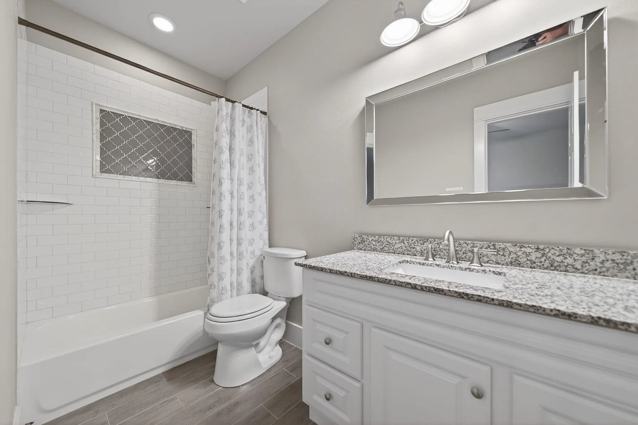 Single Family Residence For Sale in Rockwall County , 1570 Winding Creek Lane, Rockwall, Texas 75032, 5 Bedroom, 6 Bathroom, 3 Garage spaces, 4,563 Sqft, built in 2017, mls#21278940, Real Estate Agent in Rockwall, Homes For Sale in Rockwall county, Homes For Sale in Rockwall, Realtor in Rockwall Texas, Real Estate Brokerage Independent Realty Texas, Luminita Cordes Realtor