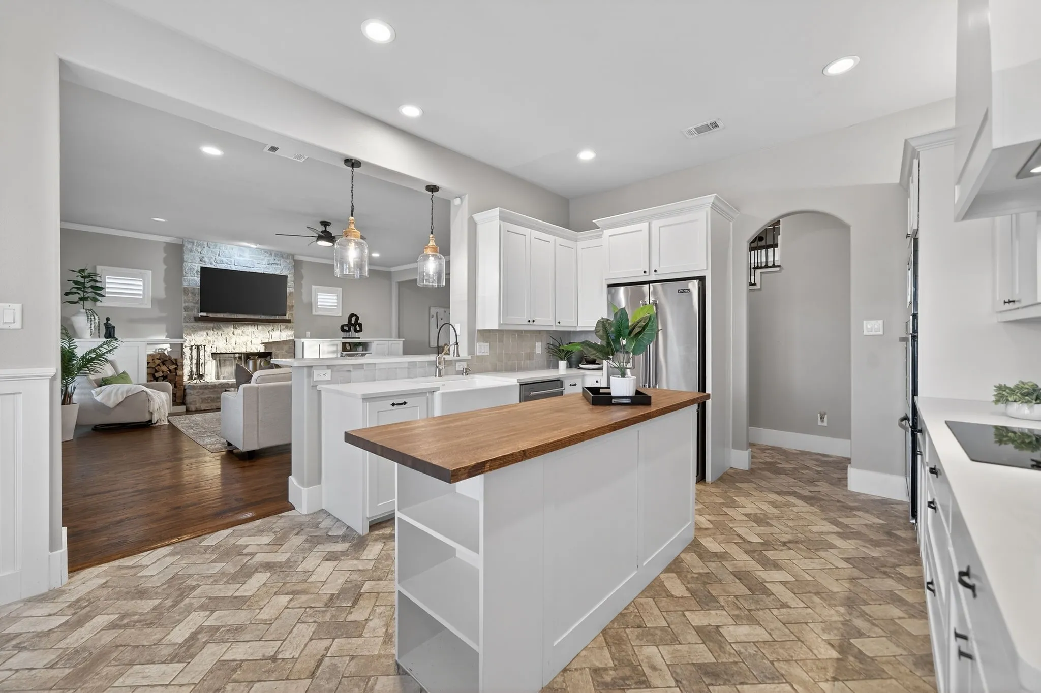 Single Family Residence For Sale in Rockwall County , 1570 Winding Creek Lane, Rockwall, Texas 75032, 5 Bedroom, 6 Bathroom, 3 Garage spaces, 4,563 Sqft, built in 2017, mls#21278940, Real Estate Agent in Rockwall, Homes For Sale in Rockwall county, Homes For Sale in Rockwall, Realtor in Rockwall Texas, Real Estate Brokerage Independent Realty Texas, Luminita Cordes Realtor