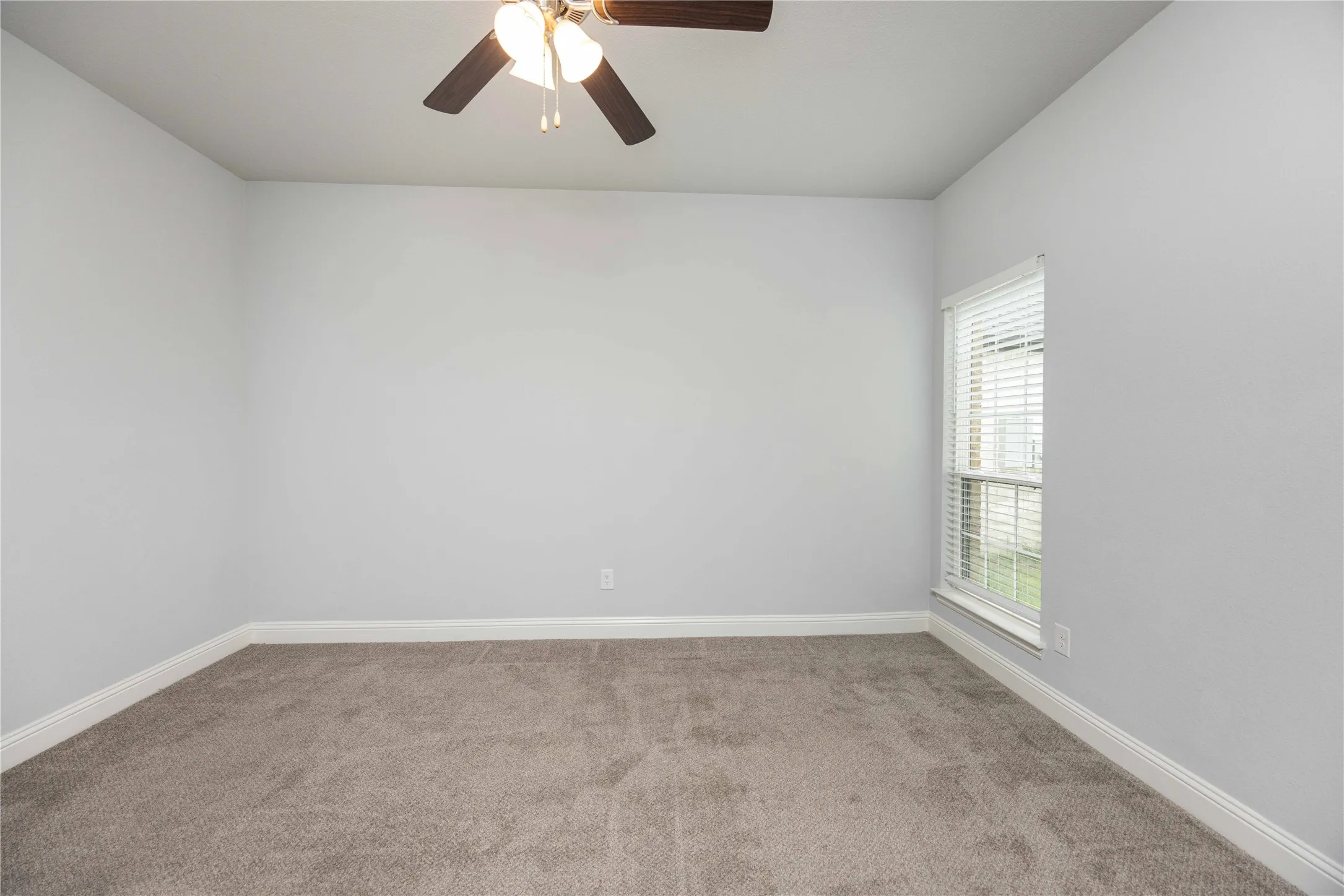 Single Family Residence For Sale in Collin County , 354 Rock Acre Drive, Lavon, Texas 75166, 4 Bedroom, 2 Bathroom, 2 Garage spaces, 2,700 Sqft, built in 2022, mls#21271039, Real Estate Agent in Lavon, Homes For Sale in Collin county, Homes For Sale in Lavon, Realtor in Lavon Texas, Real Estate Brokerage Independent Realty Texas, Luminita Cordes Realtor