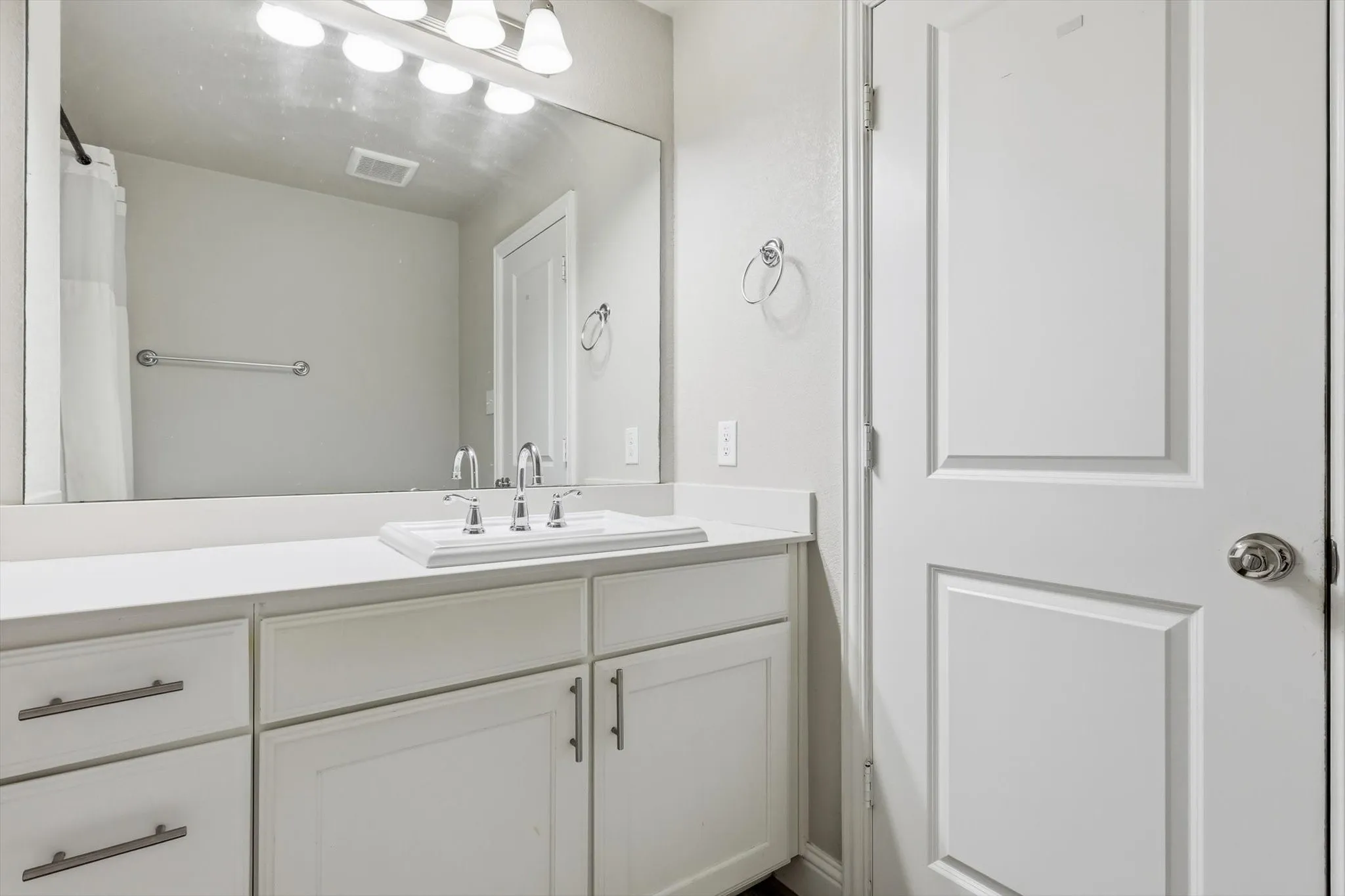 Upstairs hall bath