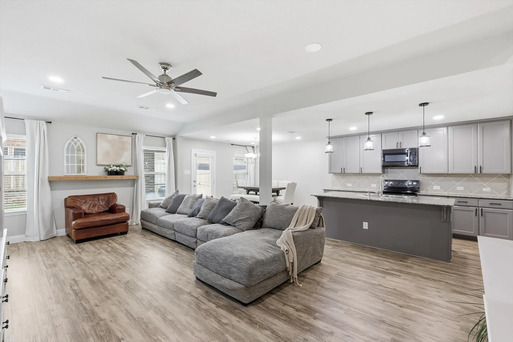 Single Family Residence For Sale in Kaufman County , 1212 Mount Olive Lane, Forney, Texas 75126, 4 Bedroom, 3 Bathroom, 2 Garage spaces, 2,240 Sqft, built in 2017, mls#21221640, Real Estate Agent in Forney, Homes For Sale in Kaufman county, Homes For Sale in Forney, Realtor in Forney Texas, Real Estate Brokerage Independent Realty Texas, Luminita Cordes Realtor