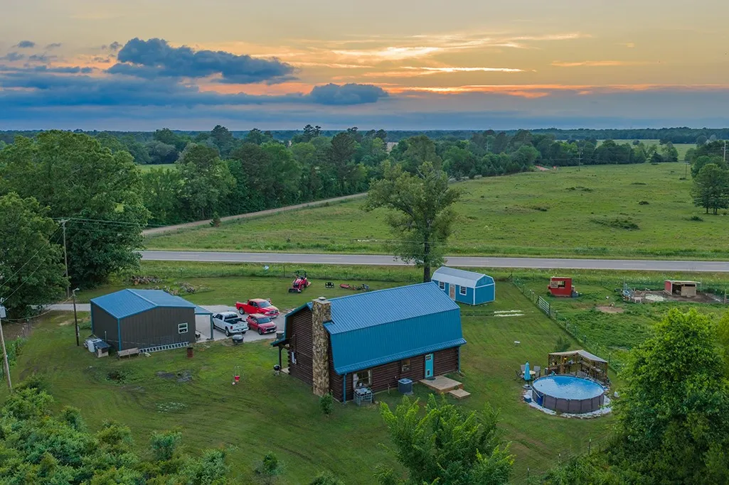 Single Family Residence For Sale in Bowie County , 4798 County Road 4235, De Kalb, Texas 75559, 3 Bedroom, 2 Bathroom, 1 Garage spaces, 1,640 Sqft, built in 2007, mls#21279926, Real Estate Agent in De Kalb, Homes For Sale in Bowie county, Homes For Sale in De Kalb, Realtor in De Kalb Texas, Real Estate Brokerage Independent Realty Texas, Luminita Cordes Realtor