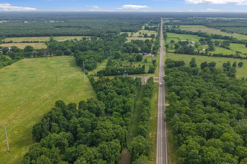 Single Family Residence For Sale in Bowie County , 4798 County Road 4235, De Kalb, Texas 75559, 3 Bedroom, 2 Bathroom, 1 Garage spaces, 1,640 Sqft, built in 2007, mls#21279926, Real Estate Agent in De Kalb, Homes For Sale in Bowie county, Homes For Sale in De Kalb, Realtor in De Kalb Texas, Real Estate Brokerage Independent Realty Texas, Luminita Cordes Realtor