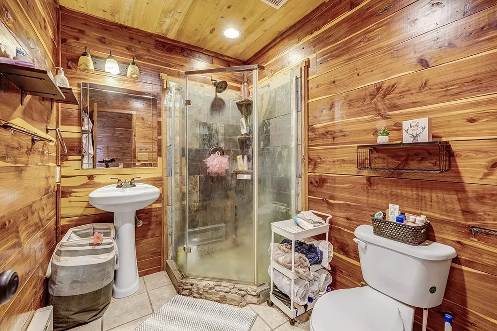 Single Family Residence For Sale in Bowie County , 4798 County Road 4235, De Kalb, Texas 75559, 3 Bedroom, 2 Bathroom, 1 Garage spaces, 1,640 Sqft, built in 2007, mls#21279926, Real Estate Agent in De Kalb, Homes For Sale in Bowie county, Homes For Sale in De Kalb, Realtor in De Kalb Texas, Real Estate Brokerage Independent Realty Texas, Luminita Cordes Realtor