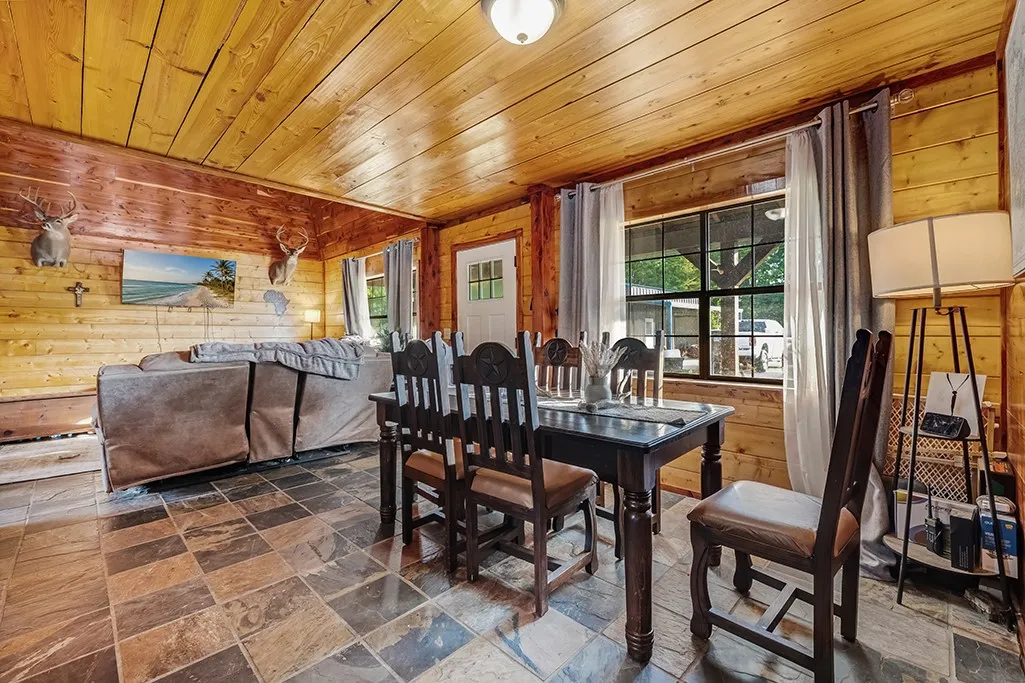 Single Family Residence For Sale in Bowie County , 4798 County Road 4235, De Kalb, Texas 75559, 3 Bedroom, 2 Bathroom, 1 Garage spaces, 1,640 Sqft, built in 2007, mls#21279926, Real Estate Agent in De Kalb, Homes For Sale in Bowie county, Homes For Sale in De Kalb, Realtor in De Kalb Texas, Real Estate Brokerage Independent Realty Texas, Luminita Cordes Realtor