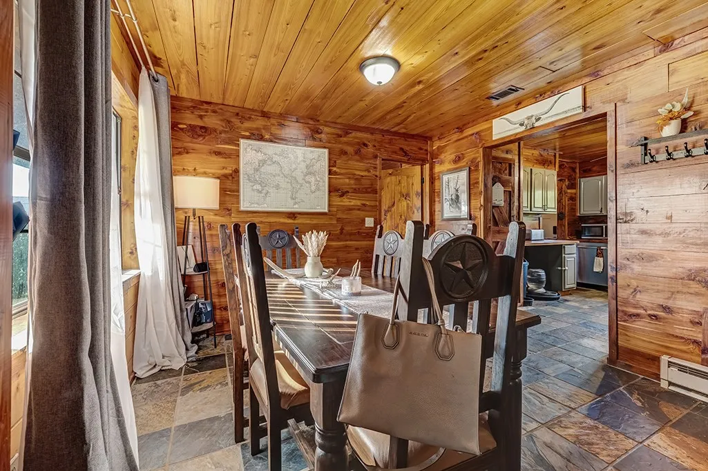 Single Family Residence For Sale in Bowie County , 4798 County Road 4235, De Kalb, Texas 75559, 3 Bedroom, 2 Bathroom, 1 Garage spaces, 1,640 Sqft, built in 2007, mls#21279926, Real Estate Agent in De Kalb, Homes For Sale in Bowie county, Homes For Sale in De Kalb, Realtor in De Kalb Texas, Real Estate Brokerage Independent Realty Texas, Luminita Cordes Realtor
