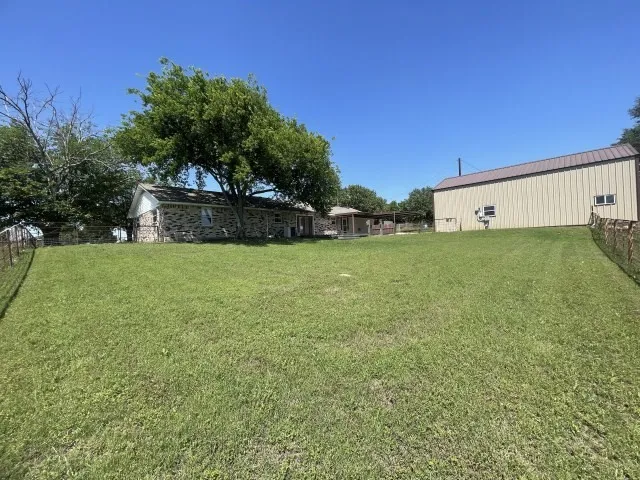 Single Family Residence For Sale in Ellis County , 3010 Clearview Drive, Midlothian, Texas 76065, 4 Bedroom, 2 Bathroom, Garage spaces, 2,353 Sqft, built in 1974, mls#21279968, Real Estate Agent in Midlothian, Homes For Sale in Ellis county, Homes For Sale in Midlothian, Realtor in Midlothian Texas, Real Estate Brokerage Independent Realty Texas, Luminita Cordes Realtor