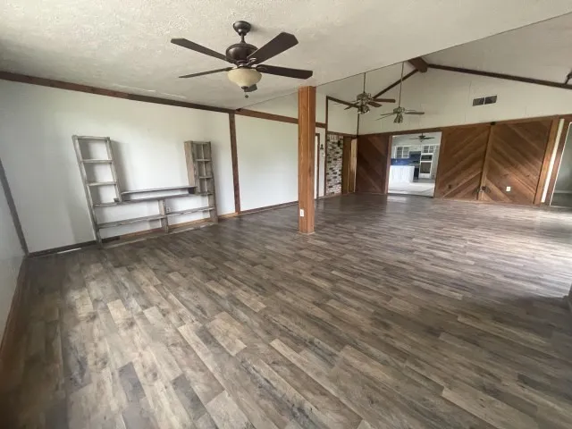 Single Family Residence For Sale in Ellis County , 3010 Clearview Drive, Midlothian, Texas 76065, 4 Bedroom, 2 Bathroom, Garage spaces, 2,353 Sqft, built in 1974, mls#21279968, Real Estate Agent in Midlothian, Homes For Sale in Ellis county, Homes For Sale in Midlothian, Realtor in Midlothian Texas, Real Estate Brokerage Independent Realty Texas, Luminita Cordes Realtor