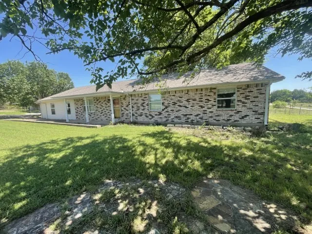 Single Family Residence For Sale in Ellis County , 3010 Clearview Drive, Midlothian, Texas 76065, 4 Bedroom, 2 Bathroom, Garage spaces, 2,353 Sqft, built in 1974, mls#21279968, Real Estate Agent in Midlothian, Homes For Sale in Ellis county, Homes For Sale in Midlothian, Realtor in Midlothian Texas, Real Estate Brokerage Independent Realty Texas, Luminita Cordes Realtor