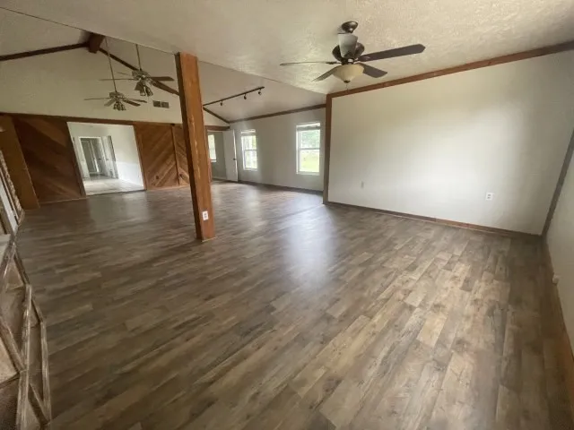 Single Family Residence For Sale in Ellis County , 3010 Clearview Drive, Midlothian, Texas 76065, 4 Bedroom, 2 Bathroom, Garage spaces, 2,353 Sqft, built in 1974, mls#21279968, Real Estate Agent in Midlothian, Homes For Sale in Ellis county, Homes For Sale in Midlothian, Realtor in Midlothian Texas, Real Estate Brokerage Independent Realty Texas, Luminita Cordes Realtor