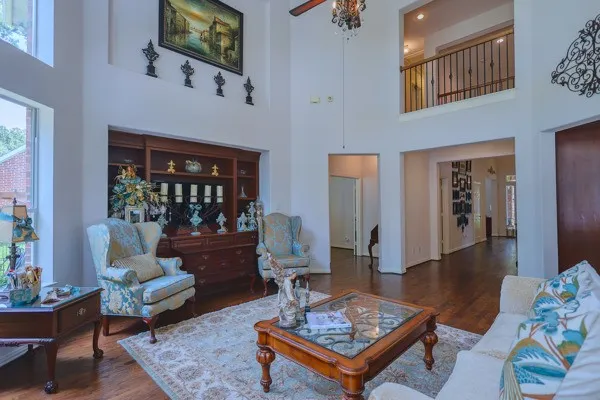 Single Family Residence For Sale in Denton County , 721 Paradise Cove, Shady Shores, Texas 76208, 6 Bedroom, 5 Bathroom, 3 Garage spaces, 5,033 Sqft, built in 2000, mls#21279974, Real Estate Agent in Shady Shores, Homes For Sale in Denton county, Homes For Sale in Shady Shores, Realtor in Shady Shores Texas, Real Estate Brokerage Independent Realty Texas, Luminita Cordes Realtor