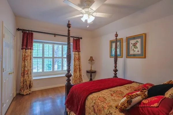 Single Family Residence For Sale in Denton County , 721 Paradise Cove, Shady Shores, Texas 76208, 6 Bedroom, 5 Bathroom, 3 Garage spaces, 5,033 Sqft, built in 2000, mls#21279974, Real Estate Agent in Shady Shores, Homes For Sale in Denton county, Homes For Sale in Shady Shores, Realtor in Shady Shores Texas, Real Estate Brokerage Independent Realty Texas, Luminita Cordes Realtor