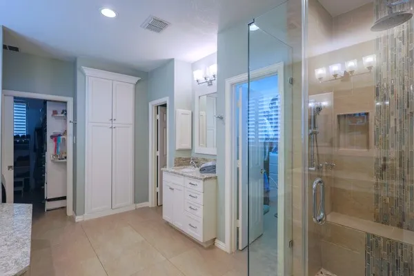 Single Family Residence For Sale in Denton County , 721 Paradise Cove, Shady Shores, Texas 76208, 6 Bedroom, 5 Bathroom, 3 Garage spaces, 5,033 Sqft, built in 2000, mls#21279974, Real Estate Agent in Shady Shores, Homes For Sale in Denton county, Homes For Sale in Shady Shores, Realtor in Shady Shores Texas, Real Estate Brokerage Independent Realty Texas, Luminita Cordes Realtor