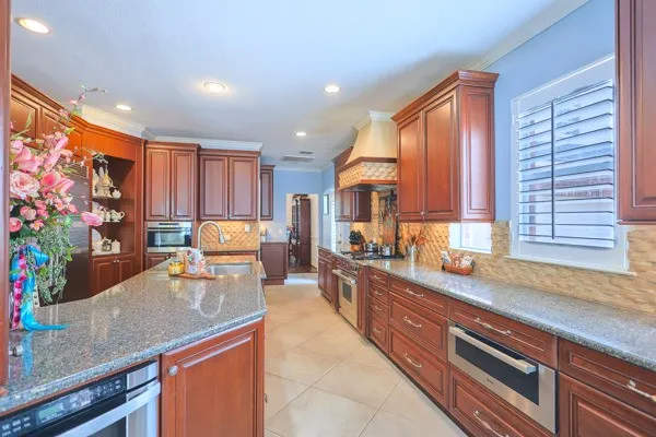 Single Family Residence For Sale in Denton County , 721 Paradise Cove, Shady Shores, Texas 76208, 6 Bedroom, 5 Bathroom, 3 Garage spaces, 5,033 Sqft, built in 2000, mls#21279974, Real Estate Agent in Shady Shores, Homes For Sale in Denton county, Homes For Sale in Shady Shores, Realtor in Shady Shores Texas, Real Estate Brokerage Independent Realty Texas, Luminita Cordes Realtor