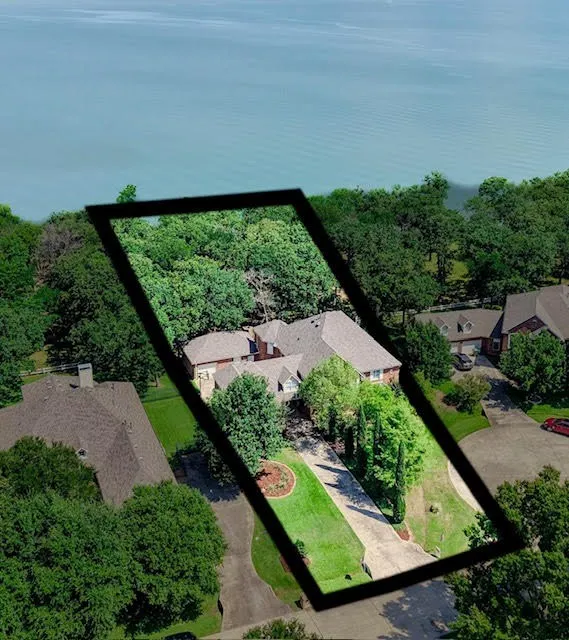 Single Family Residence For Sale in Denton County , 721 Paradise Cove, Shady Shores, Texas 76208, 6 Bedroom, 5 Bathroom, 3 Garage spaces, 5,033 Sqft, built in 2000, mls#21279974, Real Estate Agent in Shady Shores, Homes For Sale in Denton county, Homes For Sale in Shady Shores, Realtor in Shady Shores Texas, Real Estate Brokerage Independent Realty Texas, Luminita Cordes Realtor