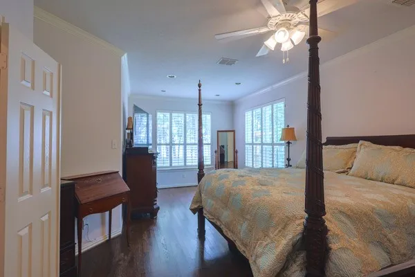 Single Family Residence For Sale in Denton County , 721 Paradise Cove, Shady Shores, Texas 76208, 6 Bedroom, 5 Bathroom, 3 Garage spaces, 5,033 Sqft, built in 2000, mls#21279974, Real Estate Agent in Shady Shores, Homes For Sale in Denton county, Homes For Sale in Shady Shores, Realtor in Shady Shores Texas, Real Estate Brokerage Independent Realty Texas, Luminita Cordes Realtor