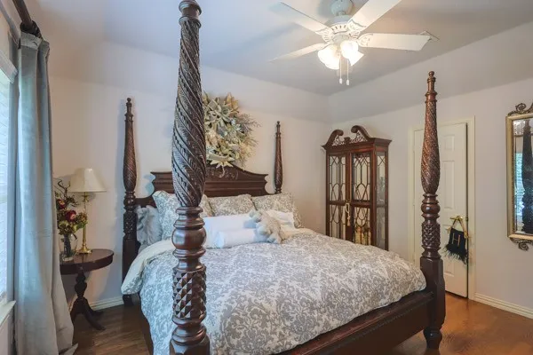 Single Family Residence For Sale in Denton County , 721 Paradise Cove, Shady Shores, Texas 76208, 6 Bedroom, 5 Bathroom, 3 Garage spaces, 5,033 Sqft, built in 2000, mls#21279974, Real Estate Agent in Shady Shores, Homes For Sale in Denton county, Homes For Sale in Shady Shores, Realtor in Shady Shores Texas, Real Estate Brokerage Independent Realty Texas, Luminita Cordes Realtor