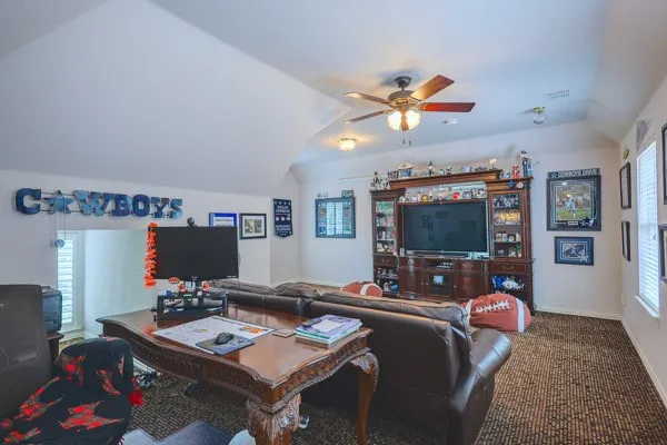 Single Family Residence For Sale in Denton County , 721 Paradise Cove, Shady Shores, Texas 76208, 6 Bedroom, 5 Bathroom, 3 Garage spaces, 5,033 Sqft, built in 2000, mls#21279974, Real Estate Agent in Shady Shores, Homes For Sale in Denton county, Homes For Sale in Shady Shores, Realtor in Shady Shores Texas, Real Estate Brokerage Independent Realty Texas, Luminita Cordes Realtor