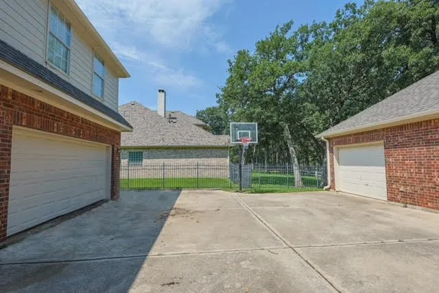 Single Family Residence For Sale in Denton County , 721 Paradise Cove, Shady Shores, Texas 76208, 6 Bedroom, 5 Bathroom, 3 Garage spaces, 5,033 Sqft, built in 2000, mls#21279974, Real Estate Agent in Shady Shores, Homes For Sale in Denton county, Homes For Sale in Shady Shores, Realtor in Shady Shores Texas, Real Estate Brokerage Independent Realty Texas, Luminita Cordes Realtor