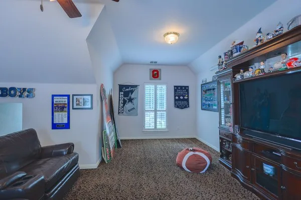 Single Family Residence For Sale in Denton County , 721 Paradise Cove, Shady Shores, Texas 76208, 6 Bedroom, 5 Bathroom, 3 Garage spaces, 5,033 Sqft, built in 2000, mls#21279974, Real Estate Agent in Shady Shores, Homes For Sale in Denton county, Homes For Sale in Shady Shores, Realtor in Shady Shores Texas, Real Estate Brokerage Independent Realty Texas, Luminita Cordes Realtor