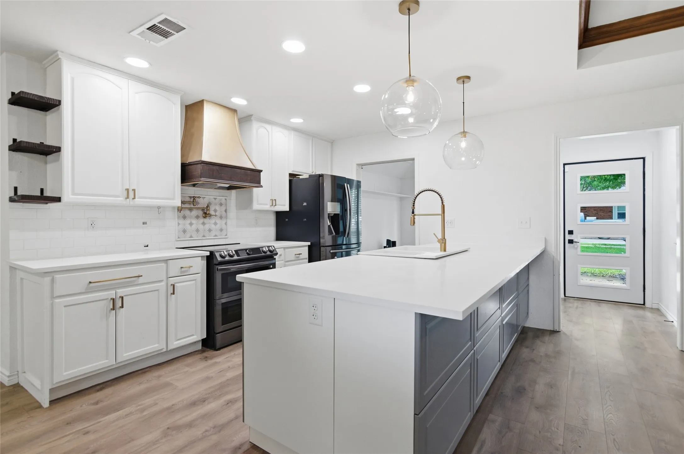 Single Family Residence For Sale in Tarrant County , 372 La Quinta Circle S, Keller, Texas 76248, 4 Bedroom, 2 Bathroom, 2 Garage spaces, 1,787 Sqft, built in 1984, mls#21278858, Real Estate Agent in Keller, Homes For Sale in Tarrant county, Homes For Sale in Keller, Realtor in Keller Texas, Real Estate Brokerage Independent Realty Texas, Luminita Cordes Realtor