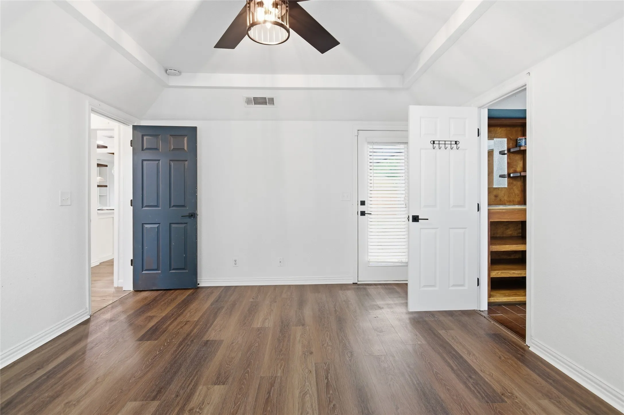 Single Family Residence For Sale in Tarrant County , 372 La Quinta Circle S, Keller, Texas 76248, 4 Bedroom, 2 Bathroom, 2 Garage spaces, 1,787 Sqft, built in 1984, mls#21278858, Real Estate Agent in Keller, Homes For Sale in Tarrant county, Homes For Sale in Keller, Realtor in Keller Texas, Real Estate Brokerage Independent Realty Texas, Luminita Cordes Realtor