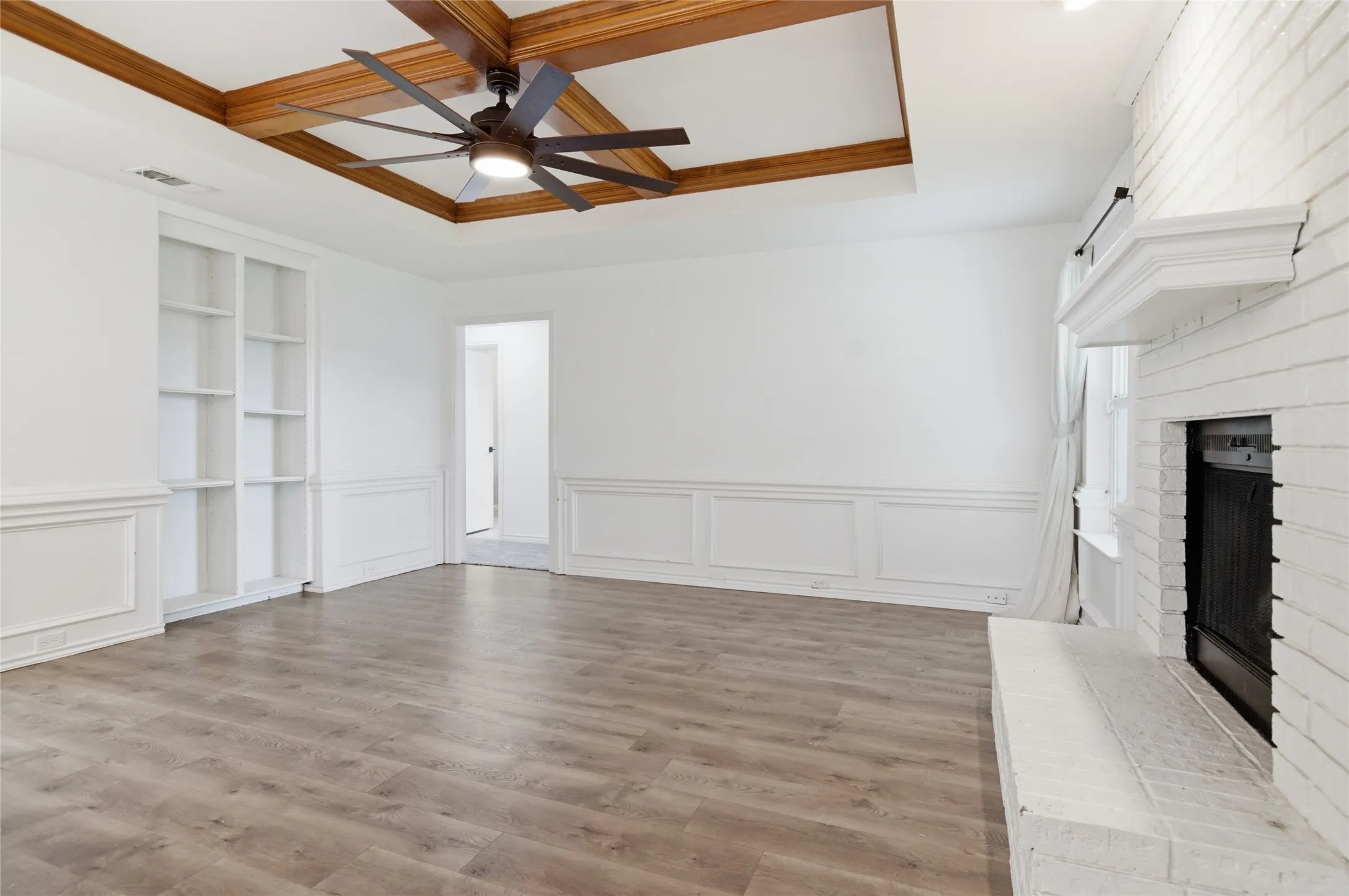 Single Family Residence For Sale in Tarrant County , 372 La Quinta Circle S, Keller, Texas 76248, 4 Bedroom, 2 Bathroom, 2 Garage spaces, 1,787 Sqft, built in 1984, mls#21278858, Real Estate Agent in Keller, Homes For Sale in Tarrant county, Homes For Sale in Keller, Realtor in Keller Texas, Real Estate Brokerage Independent Realty Texas, Luminita Cordes Realtor