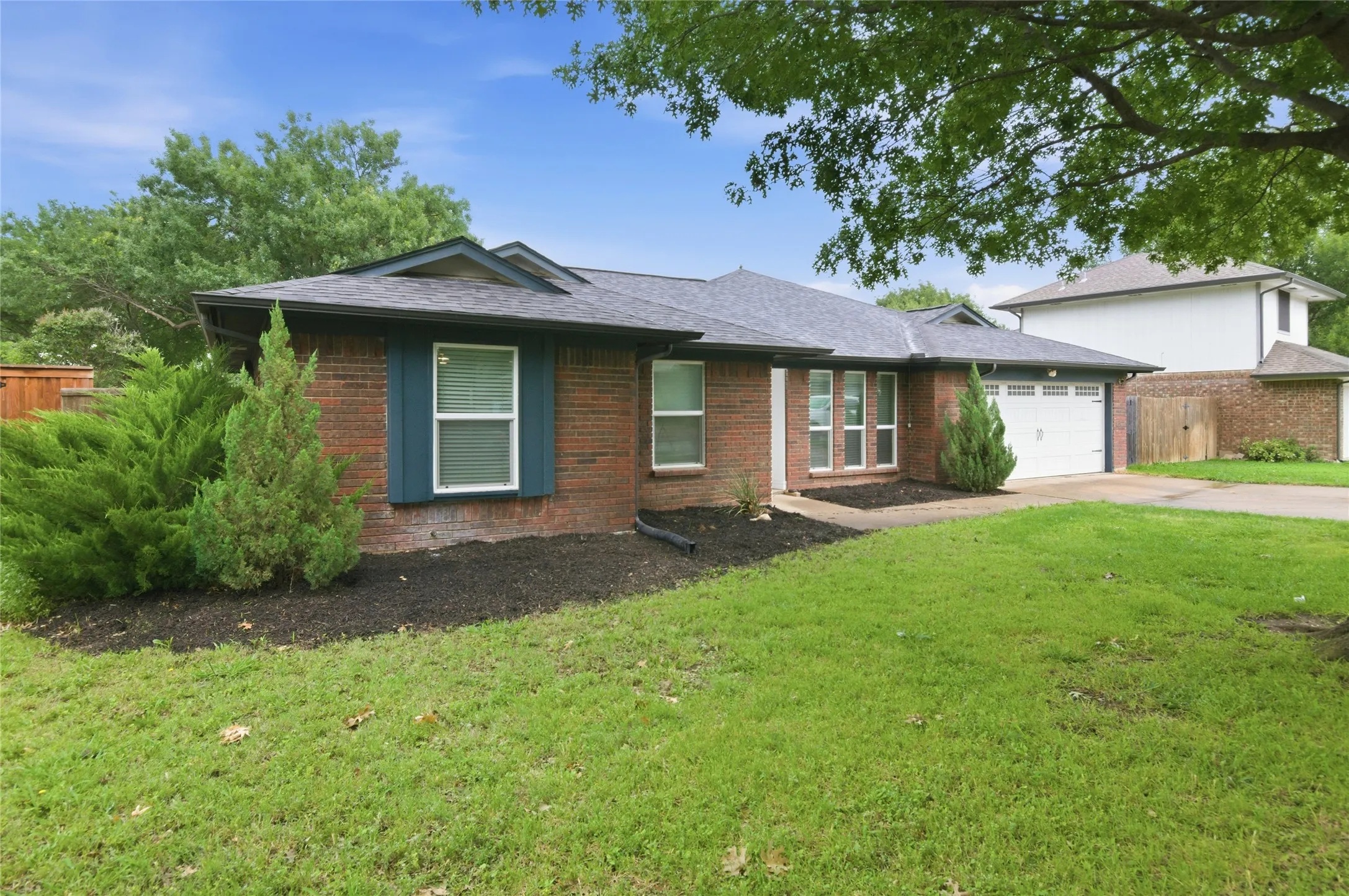 Single Family Residence For Sale in Tarrant County , 372 La Quinta Circle S, Keller, Texas 76248, 4 Bedroom, 2 Bathroom, 2 Garage spaces, 1,787 Sqft, built in 1984, mls#21278858, Real Estate Agent in Keller, Homes For Sale in Tarrant county, Homes For Sale in Keller, Realtor in Keller Texas, Real Estate Brokerage Independent Realty Texas, Luminita Cordes Realtor