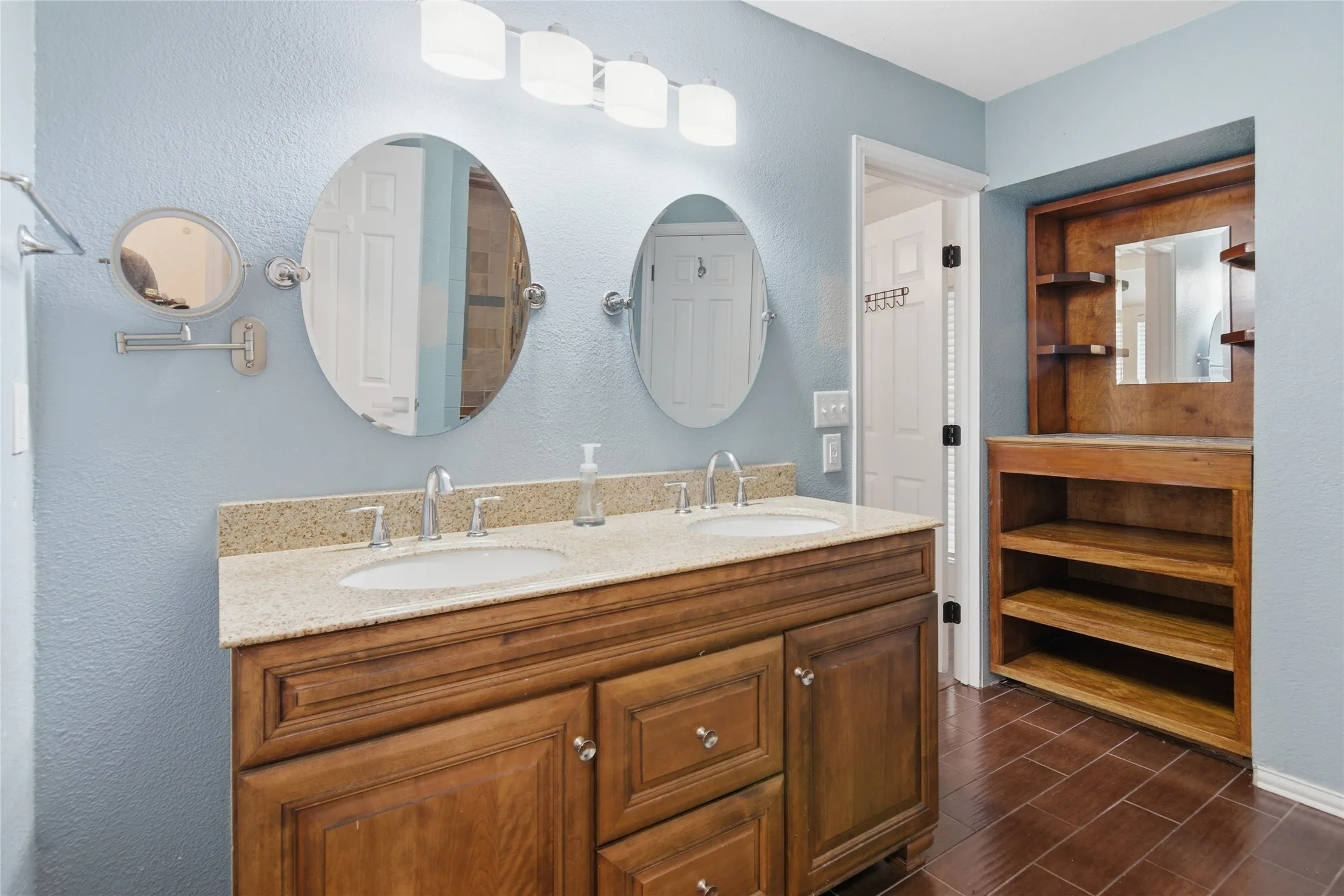 Single Family Residence For Sale in Tarrant County , 372 La Quinta Circle S, Keller, Texas 76248, 4 Bedroom, 2 Bathroom, 2 Garage spaces, 1,787 Sqft, built in 1984, mls#21278858, Real Estate Agent in Keller, Homes For Sale in Tarrant county, Homes For Sale in Keller, Realtor in Keller Texas, Real Estate Brokerage Independent Realty Texas, Luminita Cordes Realtor