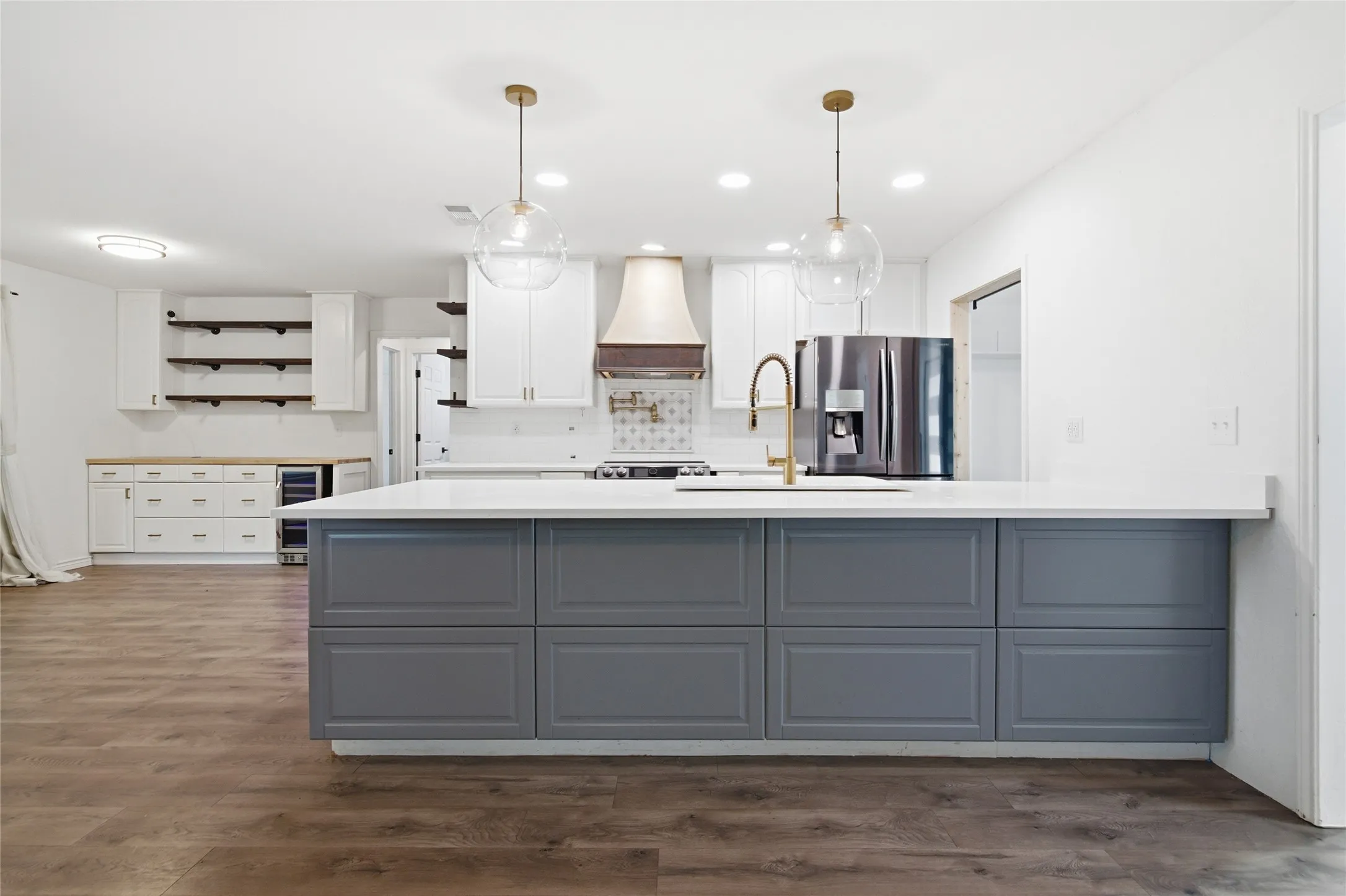 Single Family Residence For Sale in Tarrant County , 372 La Quinta Circle S, Keller, Texas 76248, 4 Bedroom, 2 Bathroom, 2 Garage spaces, 1,787 Sqft, built in 1984, mls#21278858, Real Estate Agent in Keller, Homes For Sale in Tarrant county, Homes For Sale in Keller, Realtor in Keller Texas, Real Estate Brokerage Independent Realty Texas, Luminita Cordes Realtor