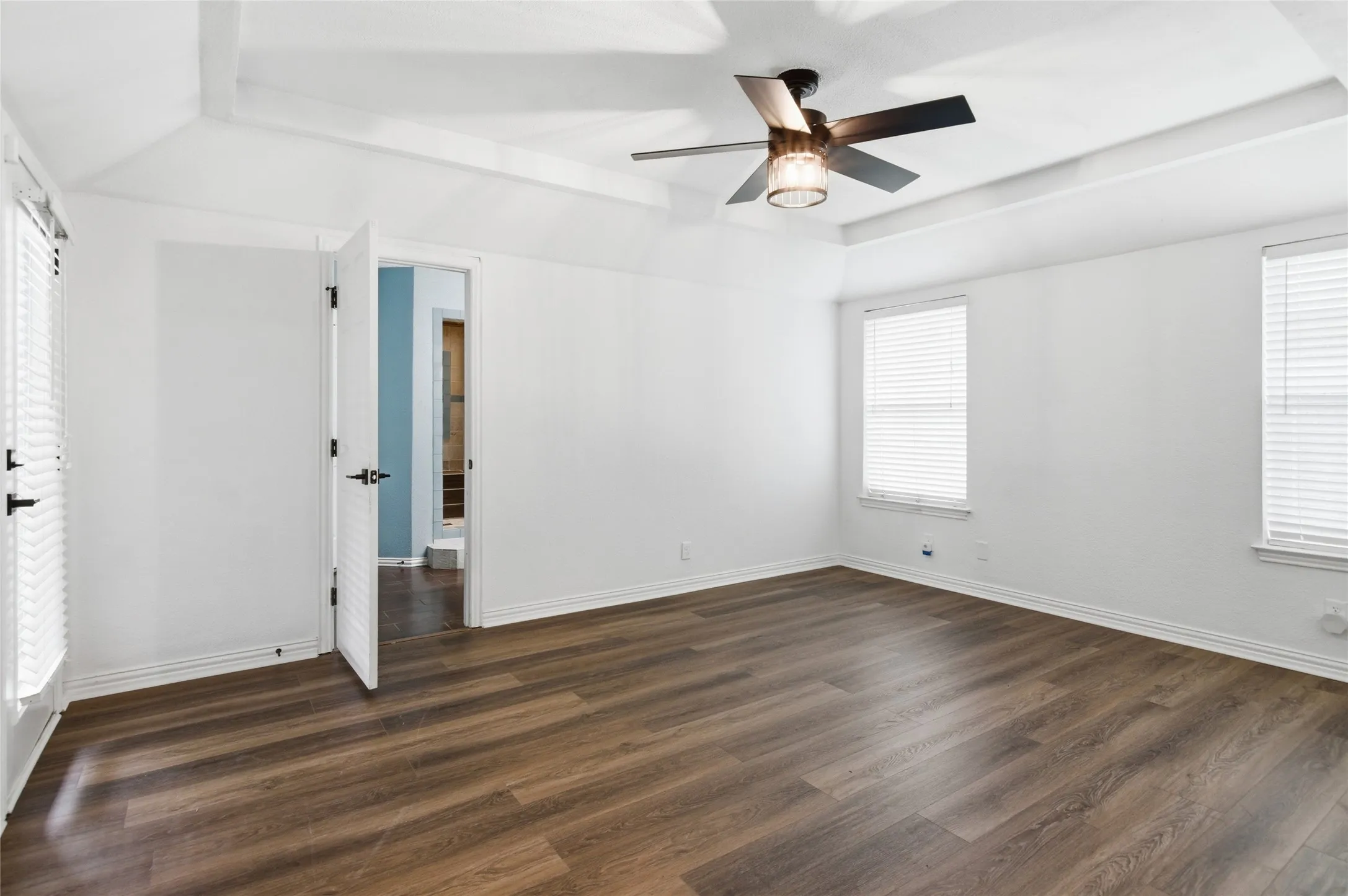 Single Family Residence For Sale in Tarrant County , 372 La Quinta Circle S, Keller, Texas 76248, 4 Bedroom, 2 Bathroom, 2 Garage spaces, 1,787 Sqft, built in 1984, mls#21278858, Real Estate Agent in Keller, Homes For Sale in Tarrant county, Homes For Sale in Keller, Realtor in Keller Texas, Real Estate Brokerage Independent Realty Texas, Luminita Cordes Realtor