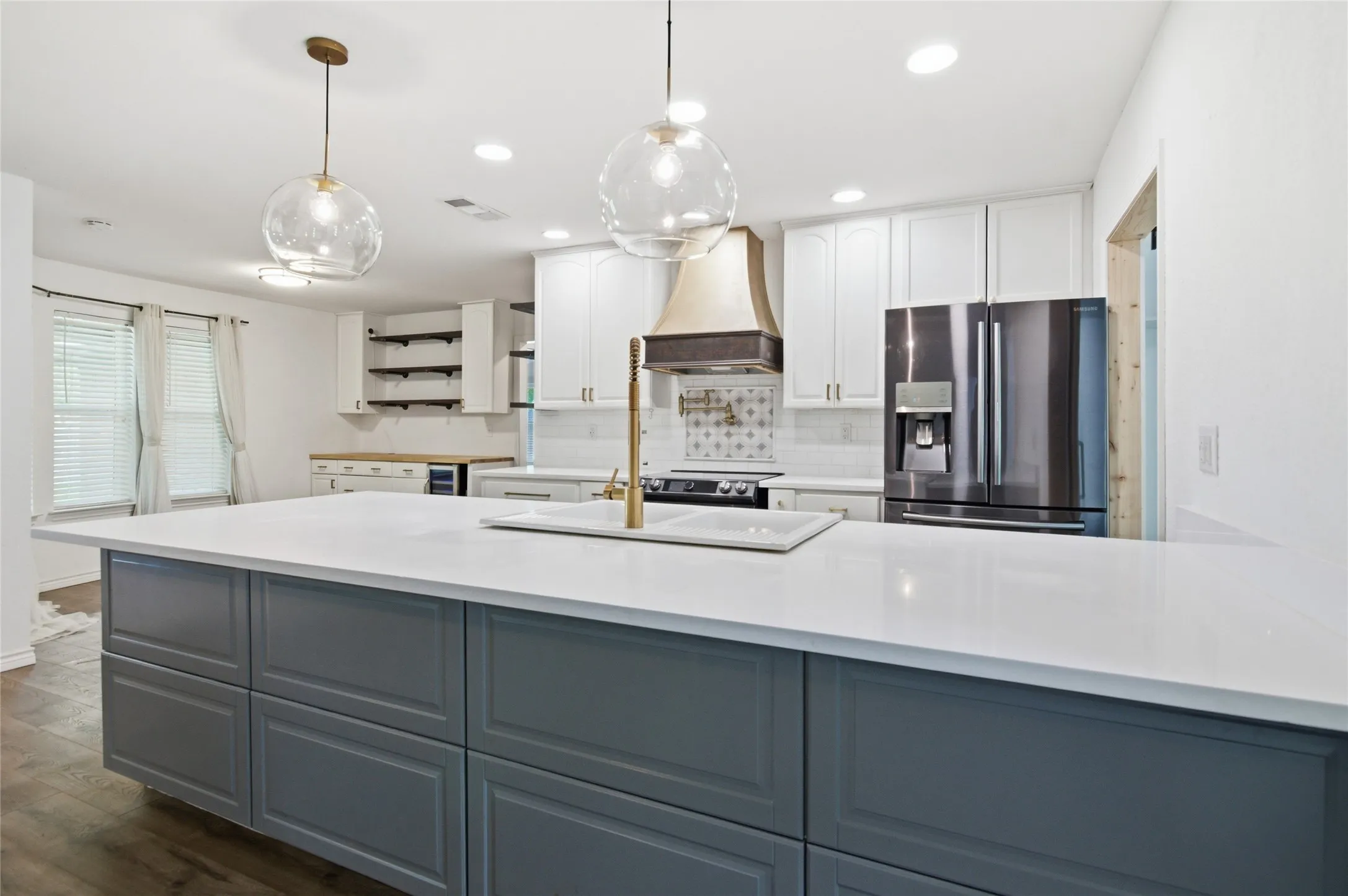 Single Family Residence For Sale in Tarrant County , 372 La Quinta Circle S, Keller, Texas 76248, 4 Bedroom, 2 Bathroom, 2 Garage spaces, 1,787 Sqft, built in 1984, mls#21278858, Real Estate Agent in Keller, Homes For Sale in Tarrant county, Homes For Sale in Keller, Realtor in Keller Texas, Real Estate Brokerage Independent Realty Texas, Luminita Cordes Realtor