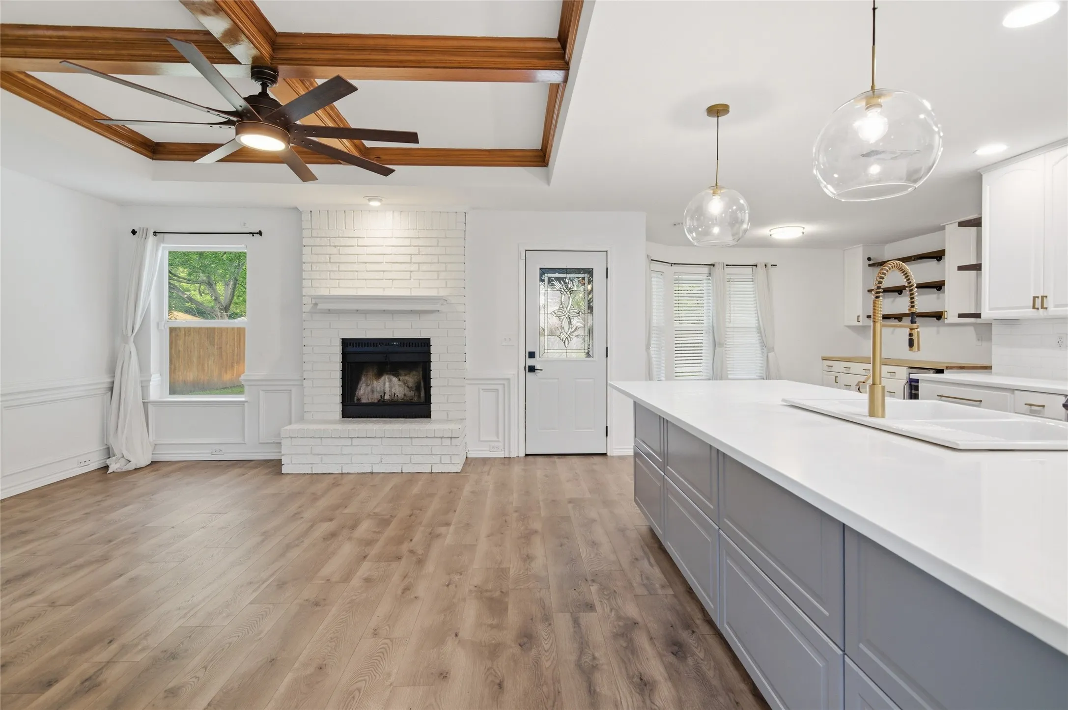 Single Family Residence For Sale in Tarrant County , 372 La Quinta Circle S, Keller, Texas 76248, 4 Bedroom, 2 Bathroom, 2 Garage spaces, 1,787 Sqft, built in 1984, mls#21278858, Real Estate Agent in Keller, Homes For Sale in Tarrant county, Homes For Sale in Keller, Realtor in Keller Texas, Real Estate Brokerage Independent Realty Texas, Luminita Cordes Realtor