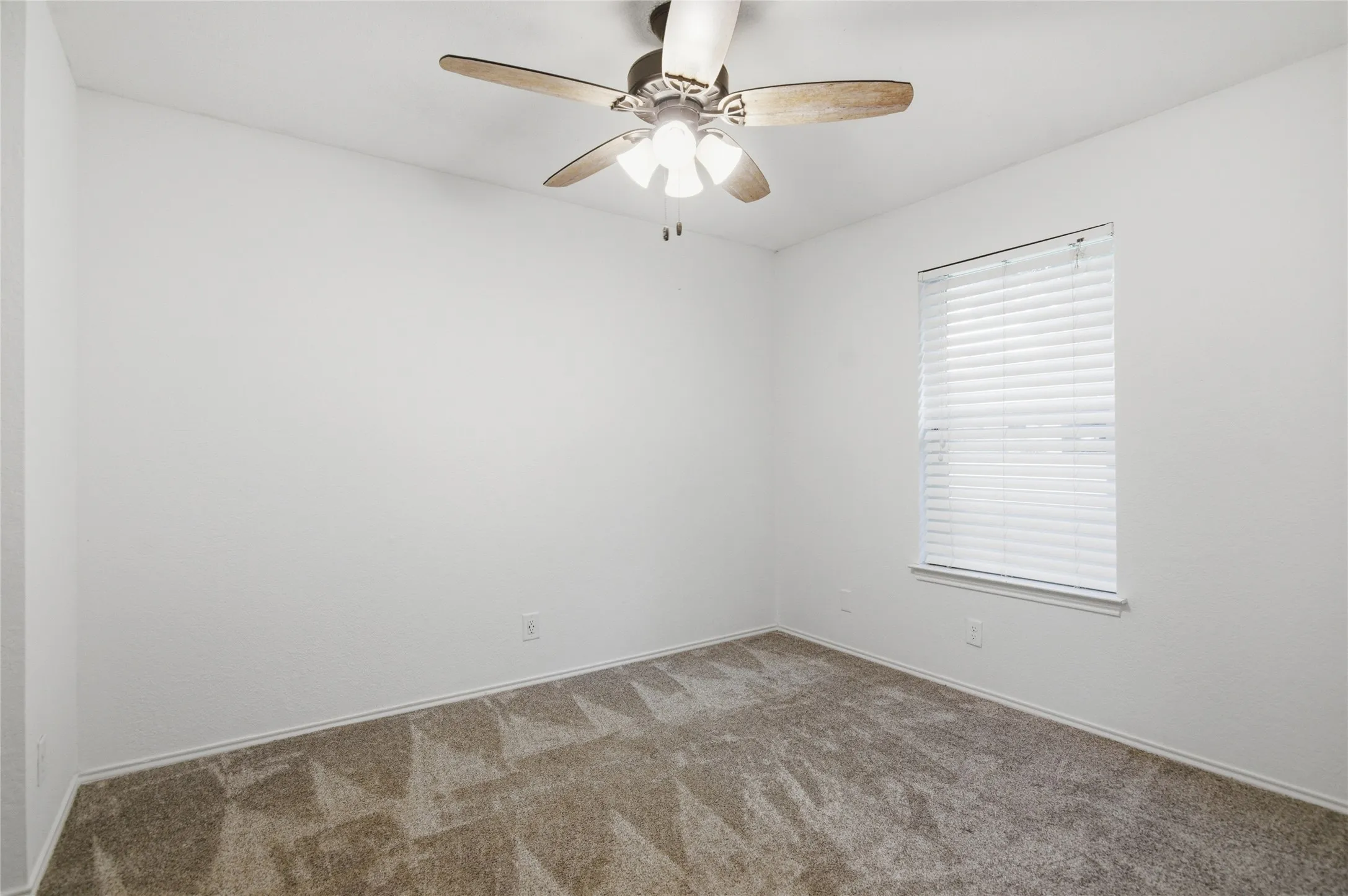 Single Family Residence For Sale in Tarrant County , 372 La Quinta Circle S, Keller, Texas 76248, 4 Bedroom, 2 Bathroom, 2 Garage spaces, 1,787 Sqft, built in 1984, mls#21278858, Real Estate Agent in Keller, Homes For Sale in Tarrant county, Homes For Sale in Keller, Realtor in Keller Texas, Real Estate Brokerage Independent Realty Texas, Luminita Cordes Realtor